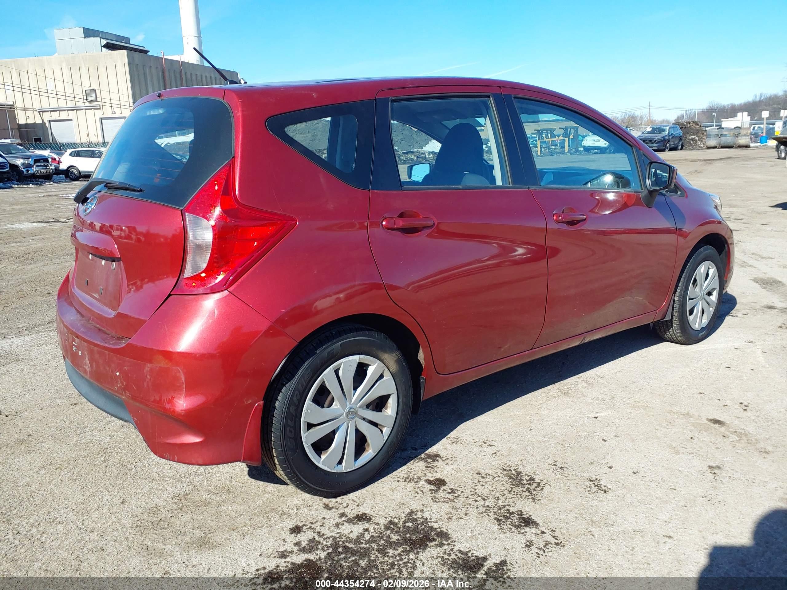 NISSAN VERSA image 4