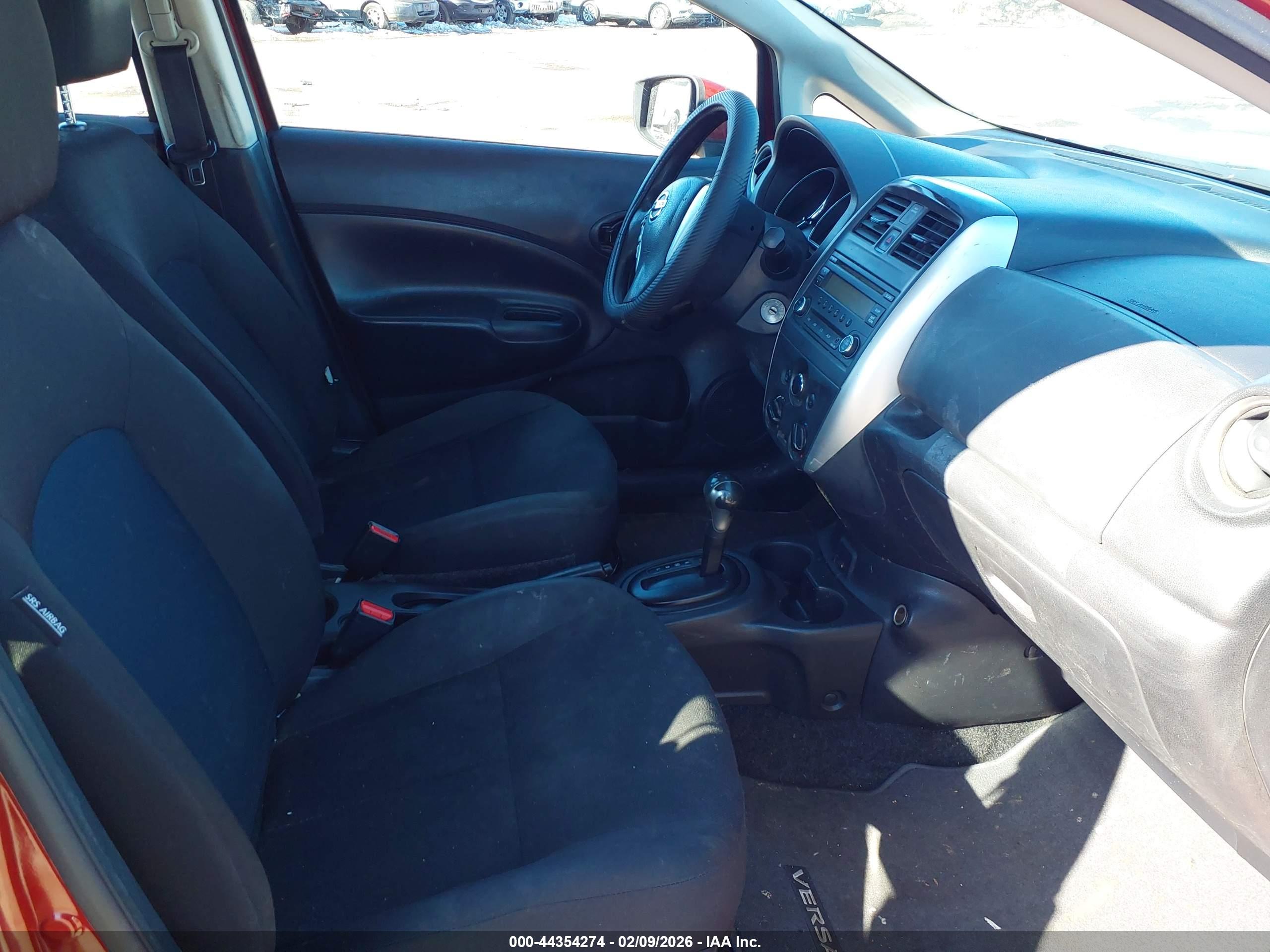 NISSAN VERSA image 5
