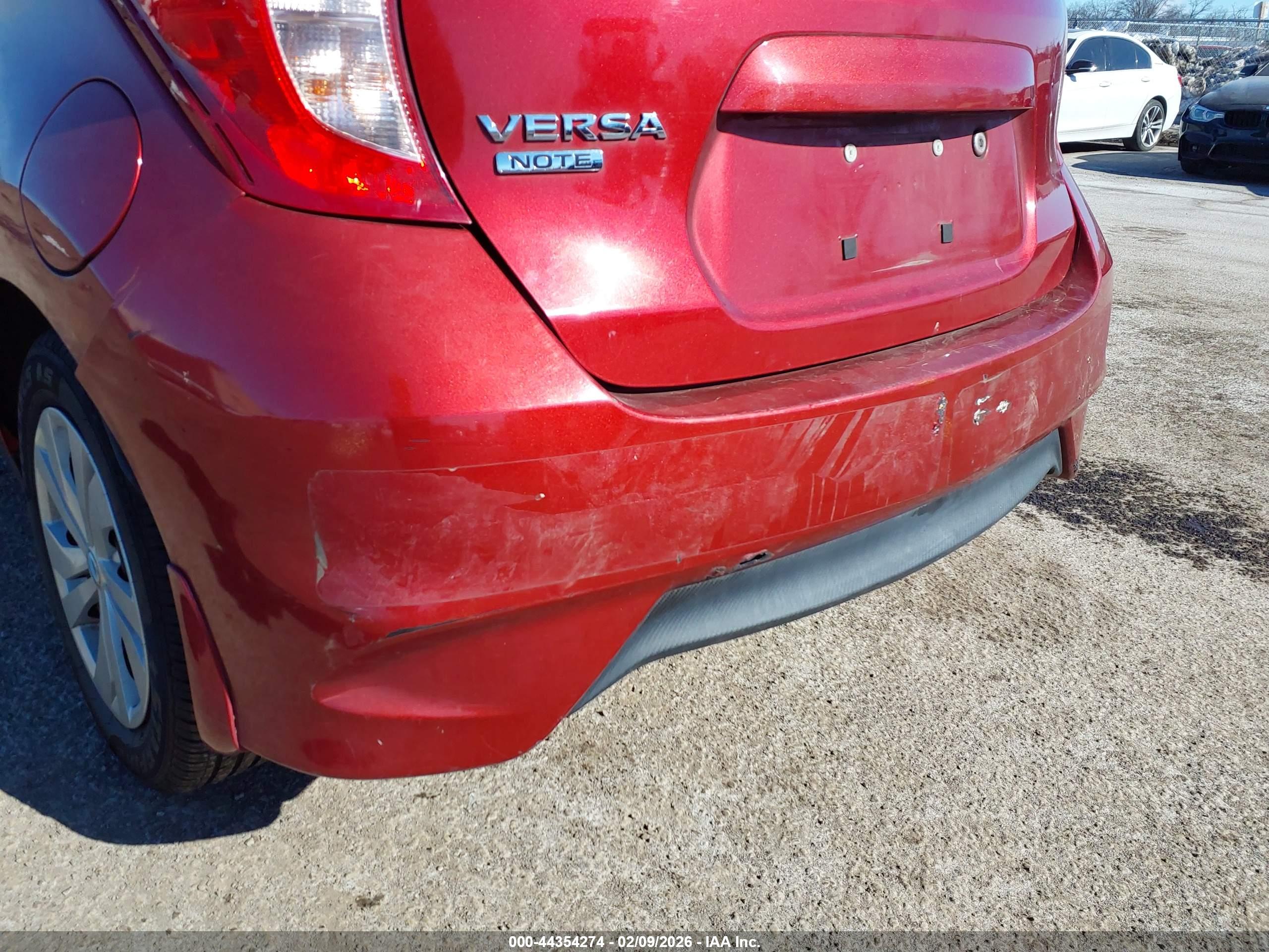 NISSAN VERSA image 6