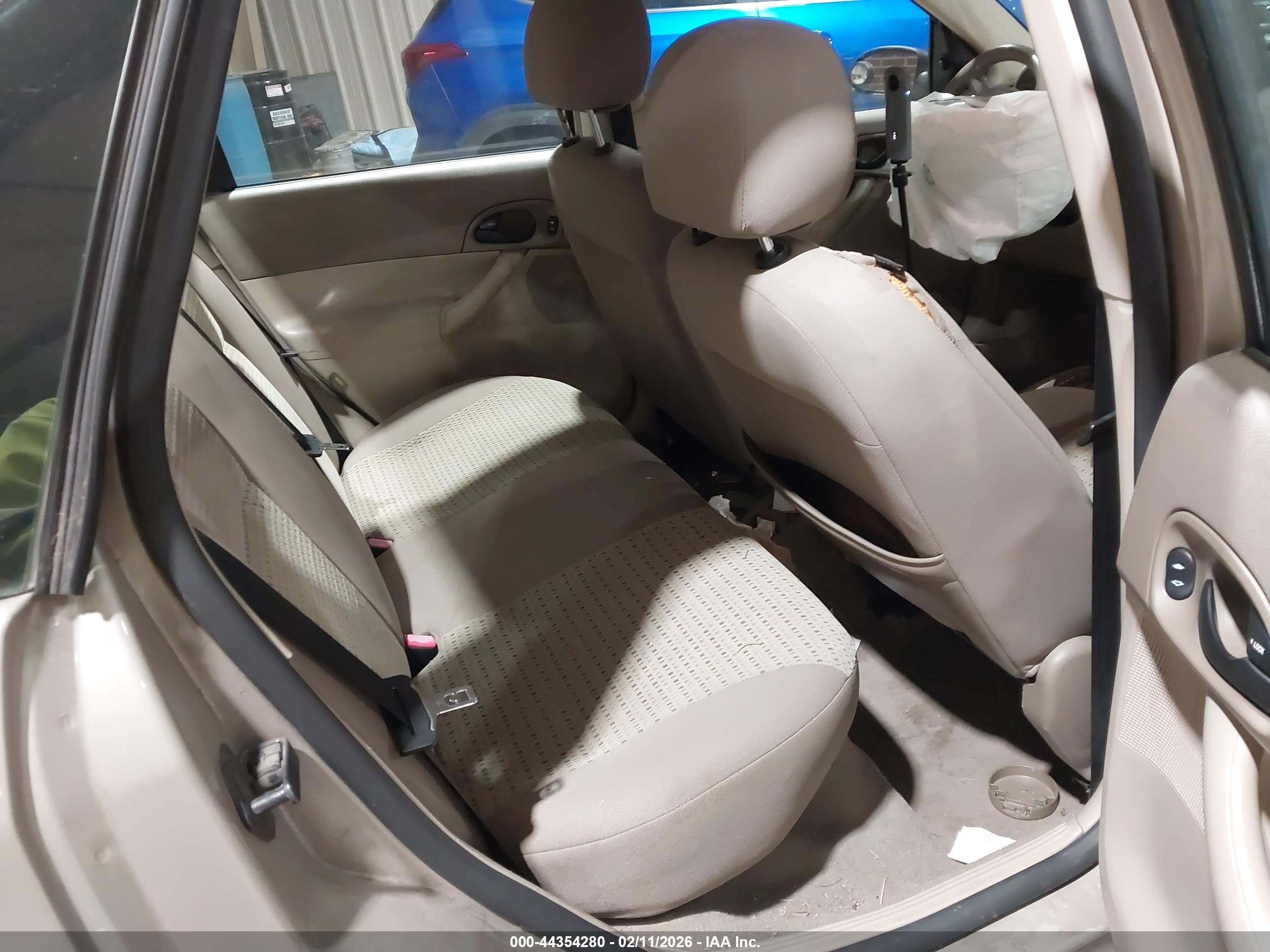FORD FOCUS image 8