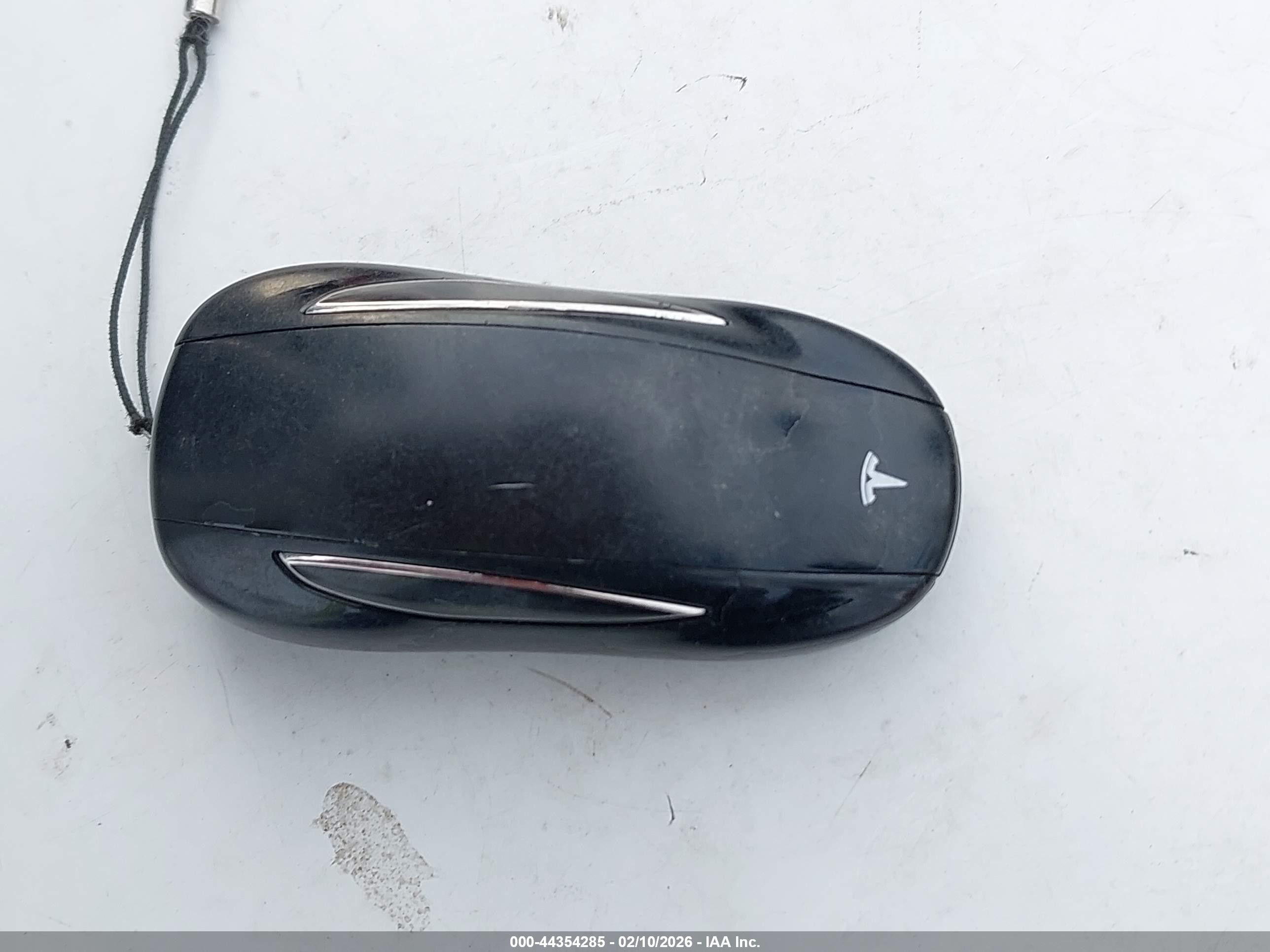 TESLA MODEL image 11