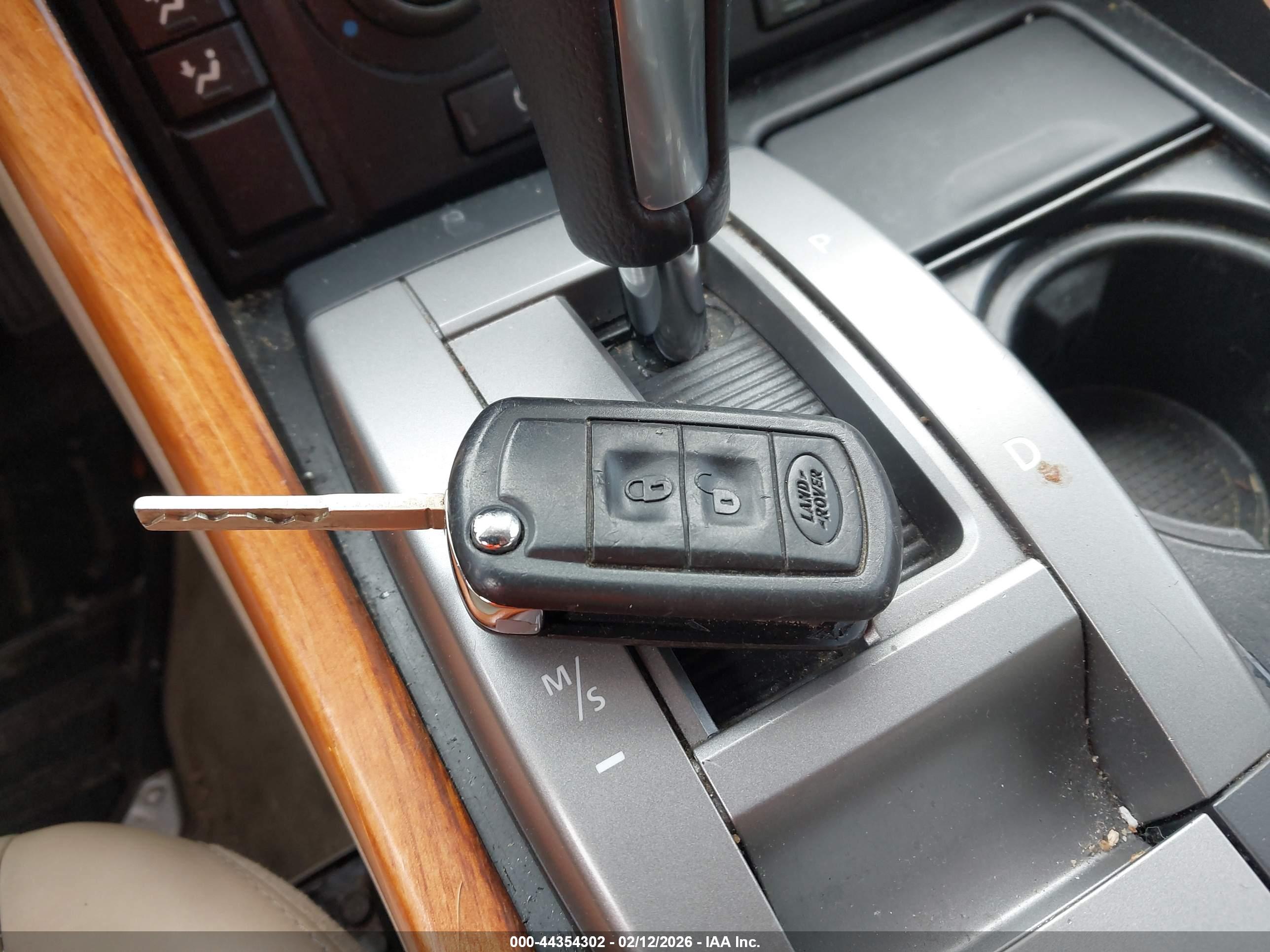 LAND ROVER image 11