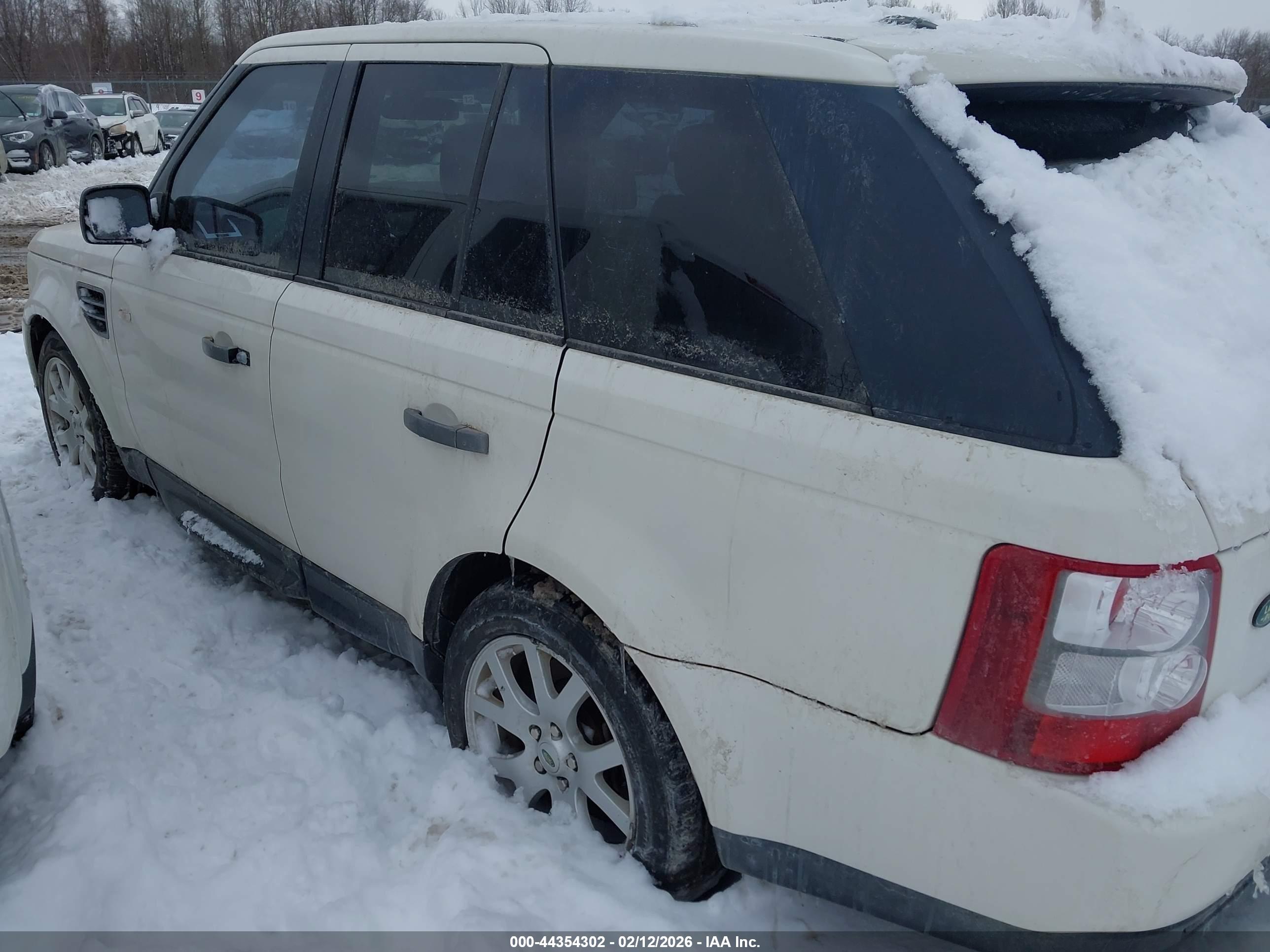 LAND ROVER image 3