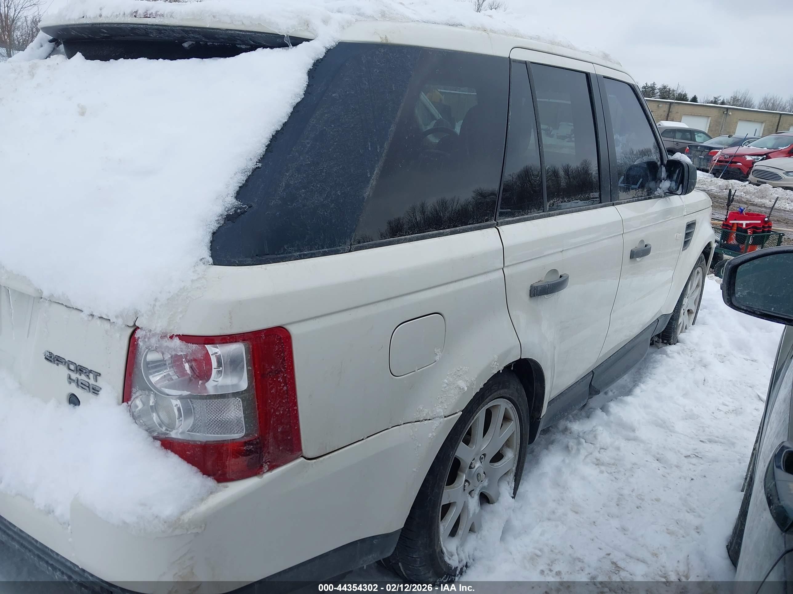 LAND ROVER image 4