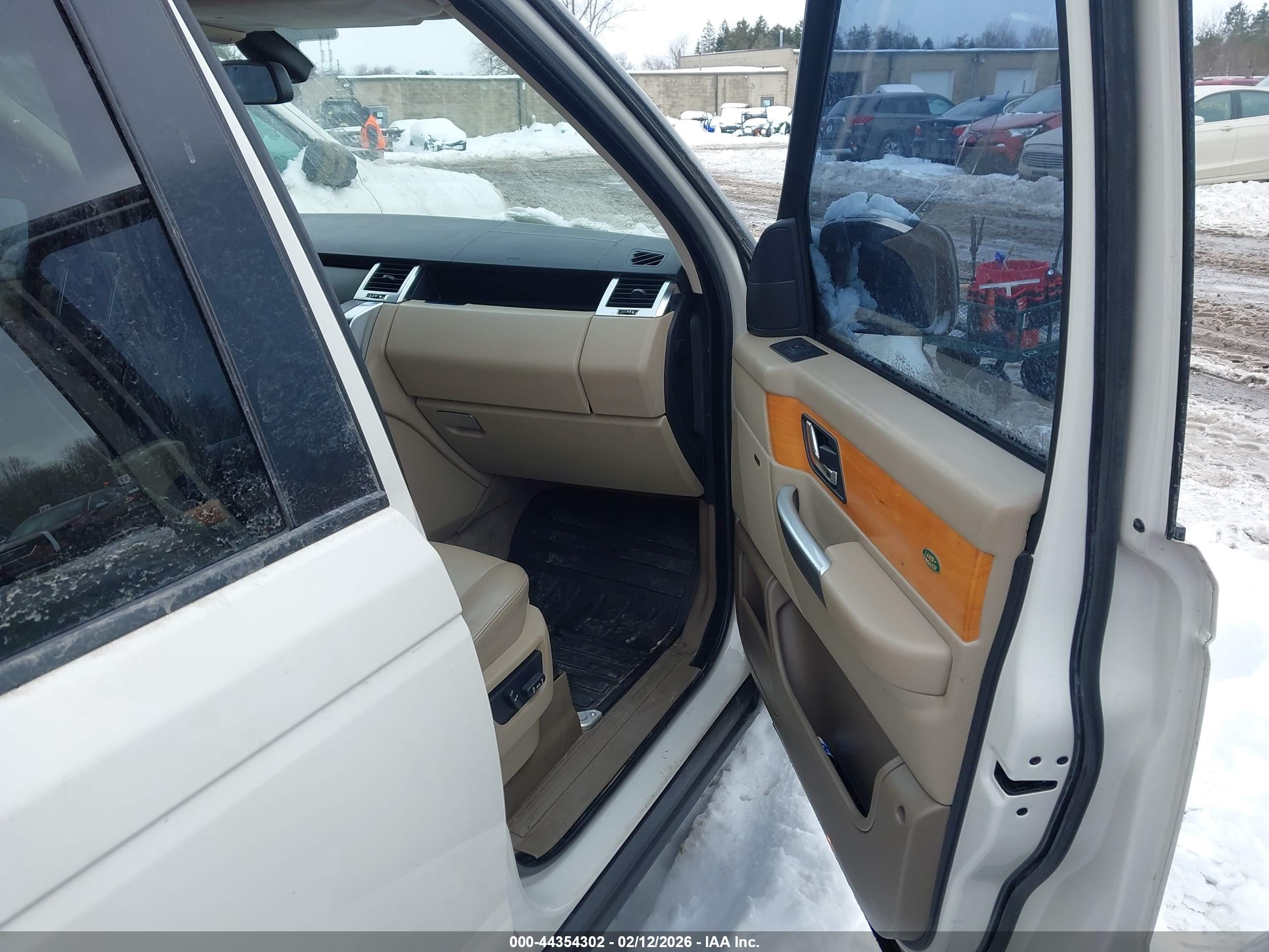 LAND ROVER image 5