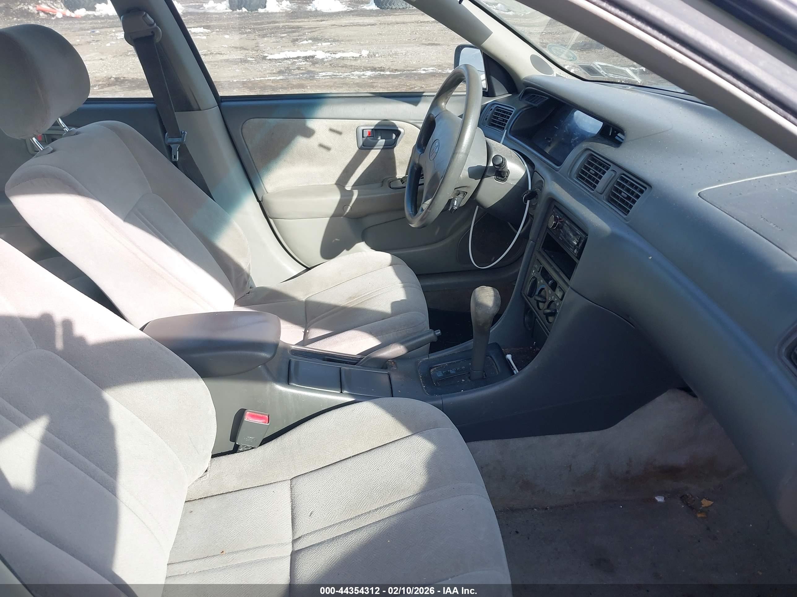 TOYOTA CAMRY image 5