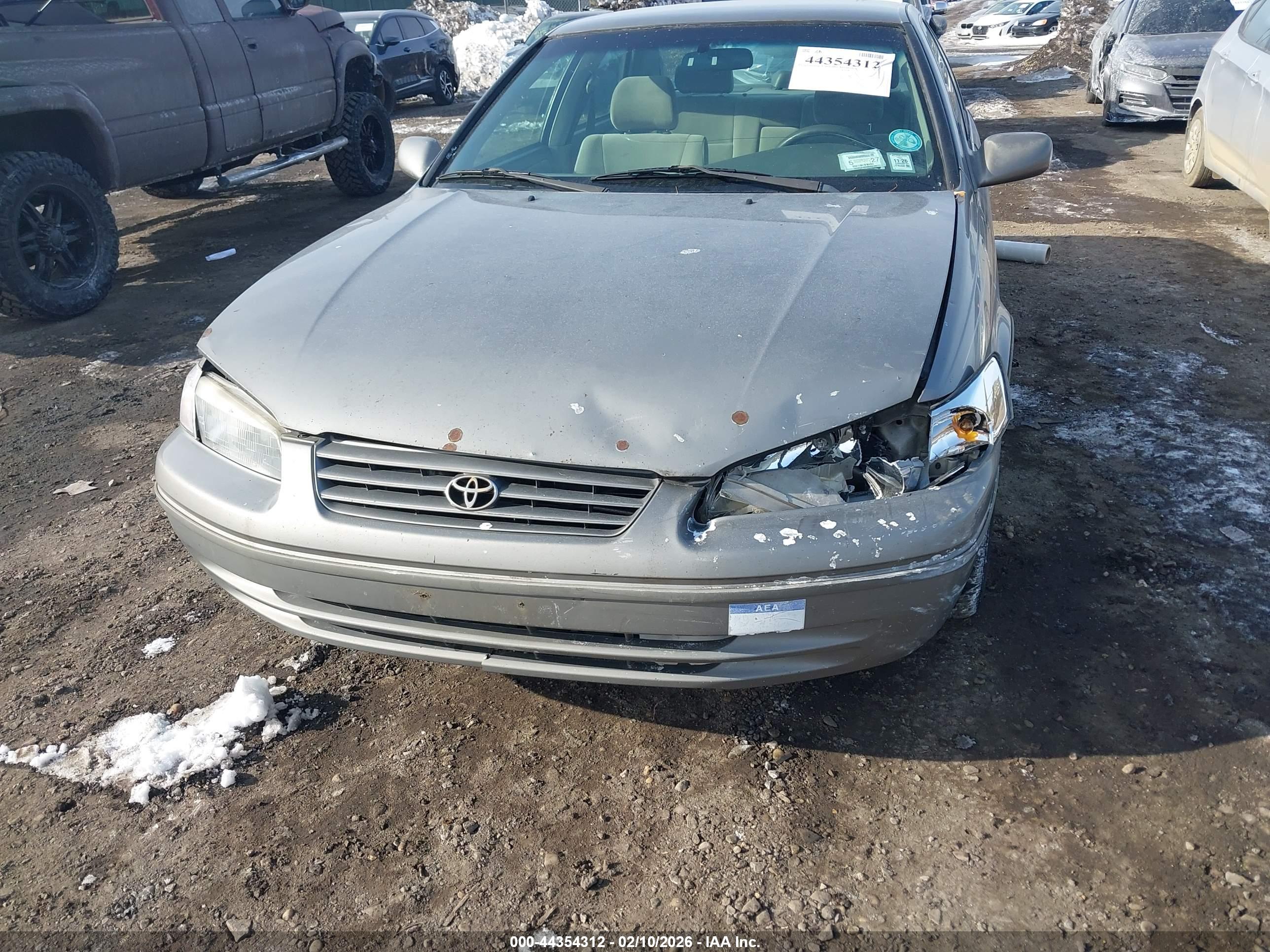 TOYOTA CAMRY image 6