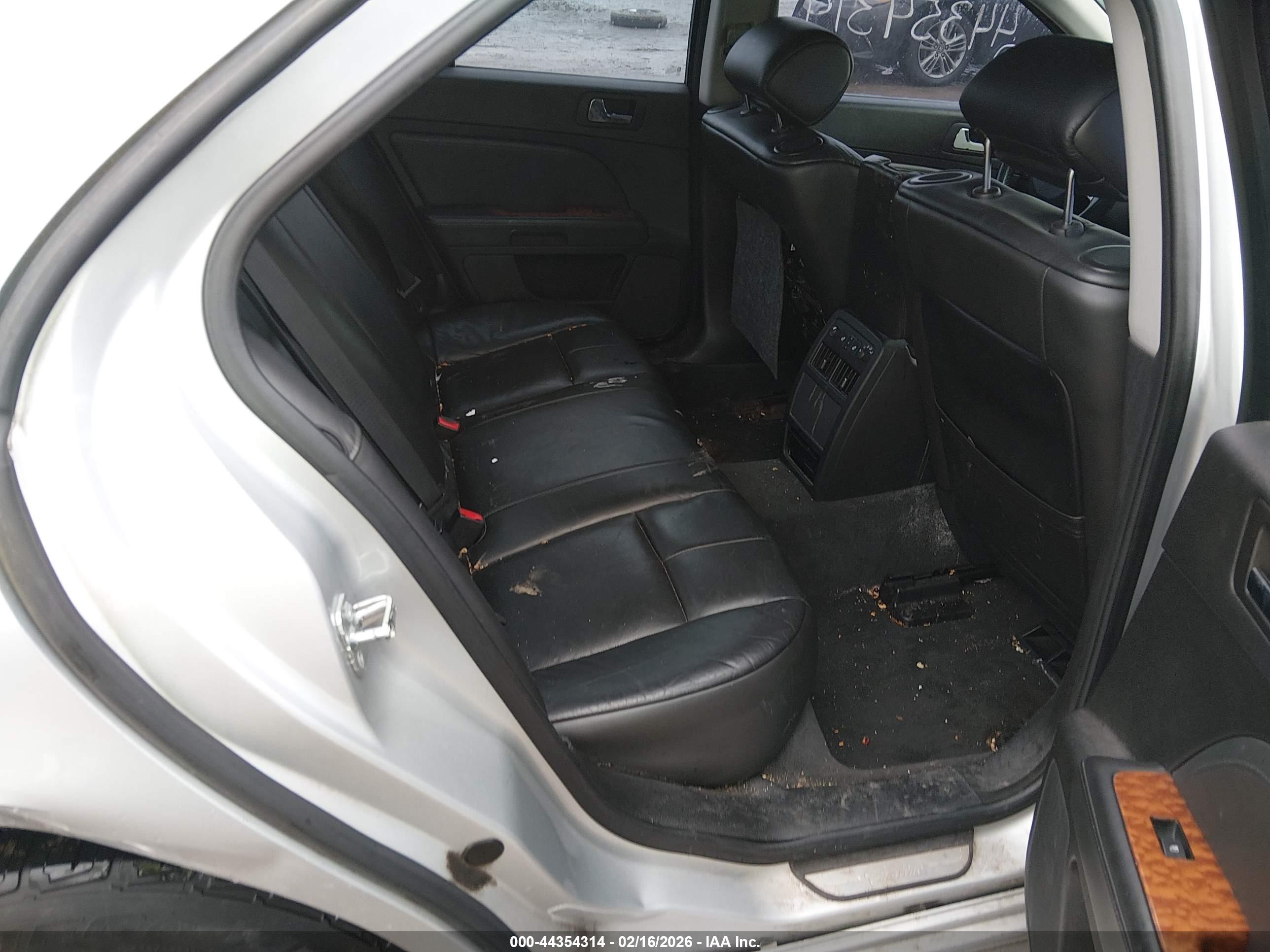 CADILLAC STS image 8