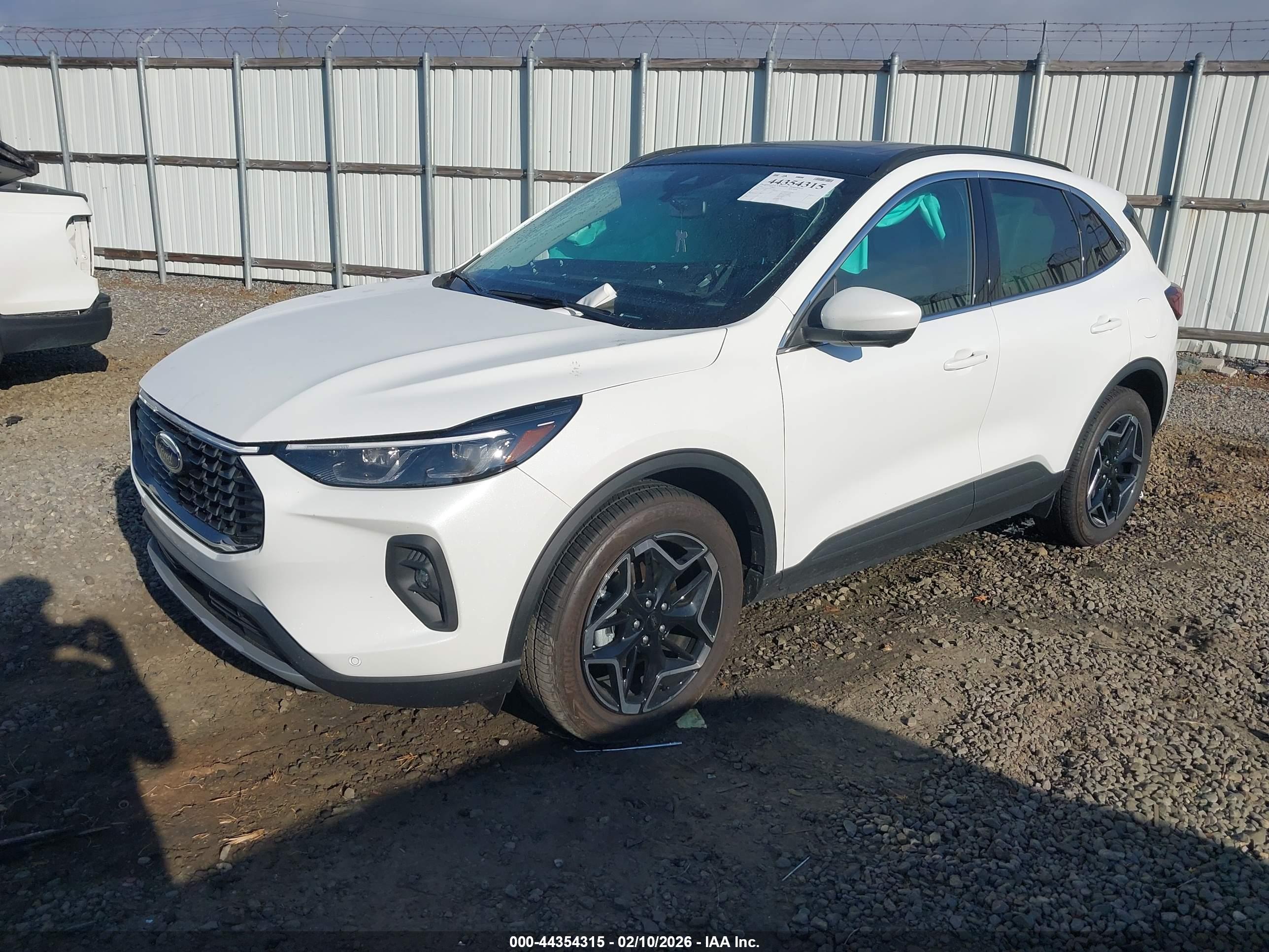 FORD ESCAPE image 2