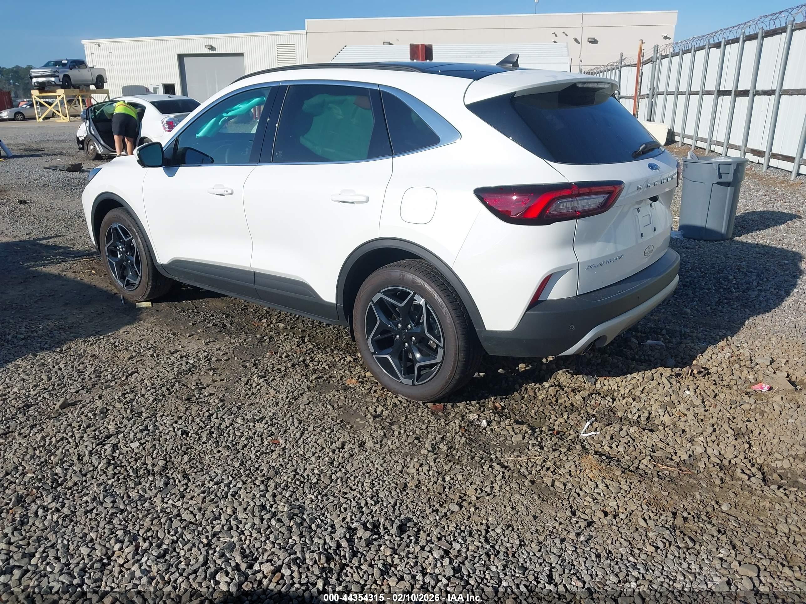 FORD ESCAPE image 3