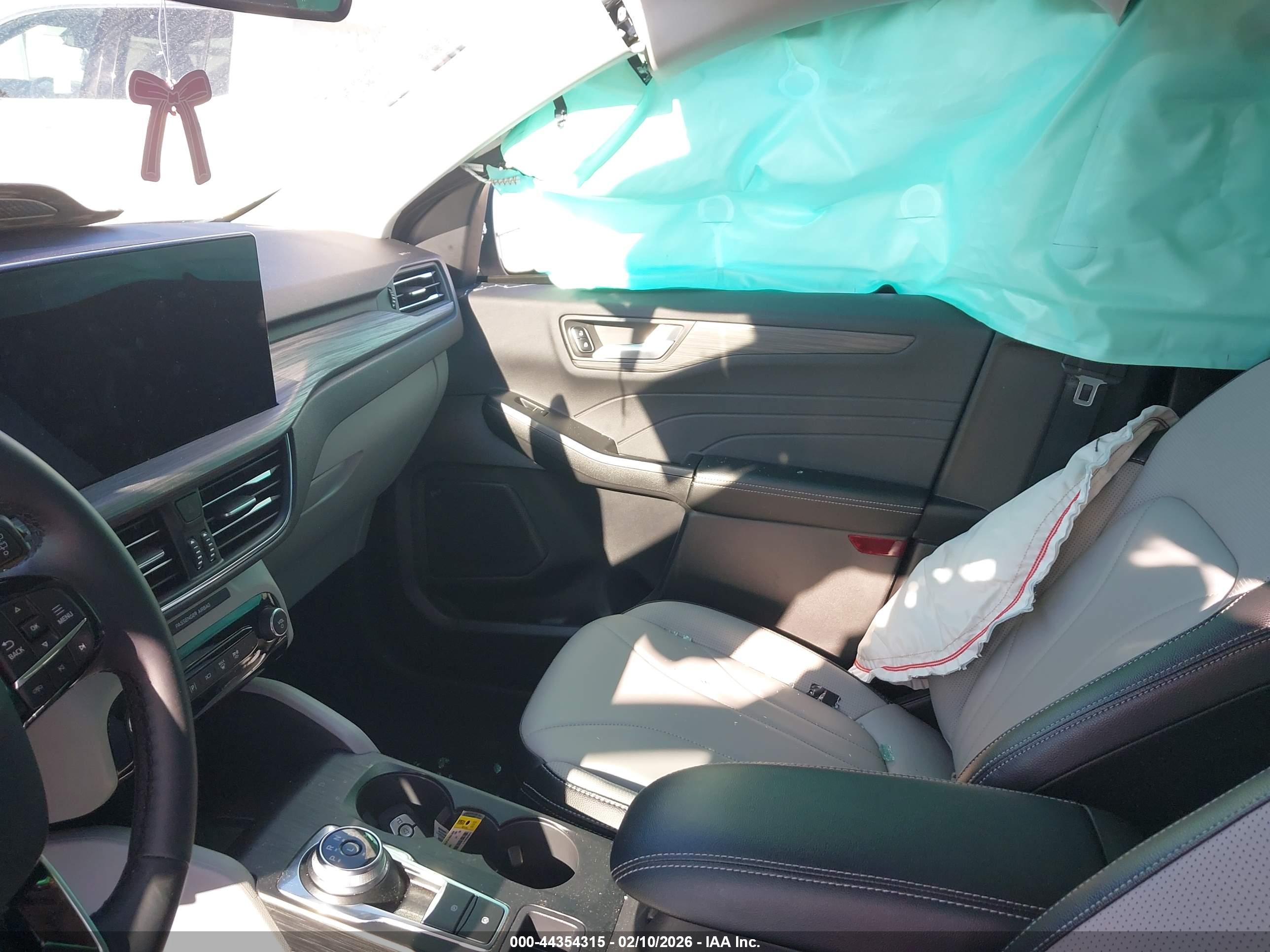 FORD ESCAPE image 5