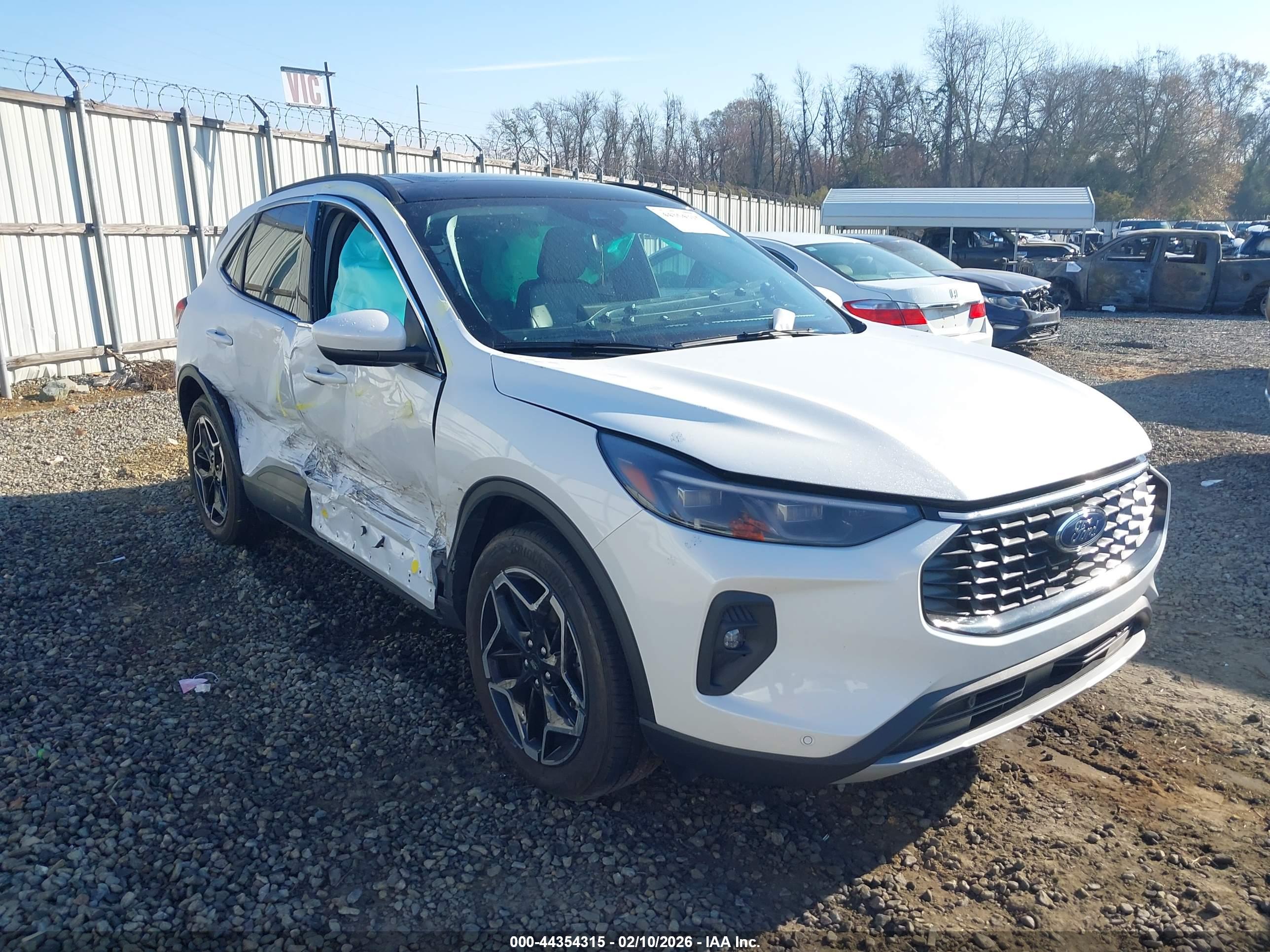 FORD ESCAPE image 6