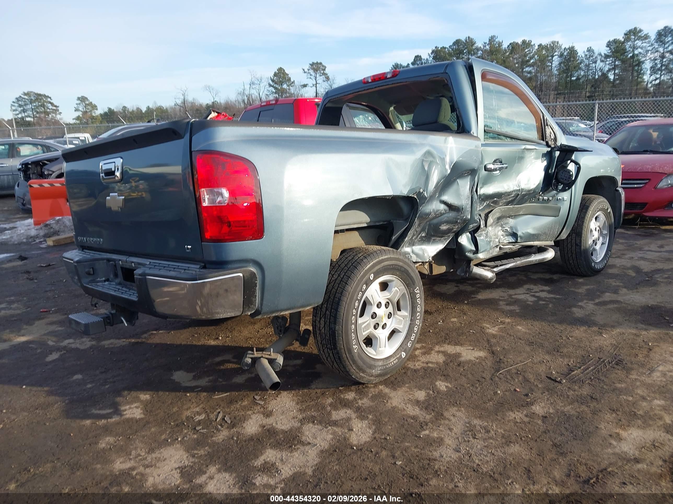 CHEVROLET SILVERADO image 4
