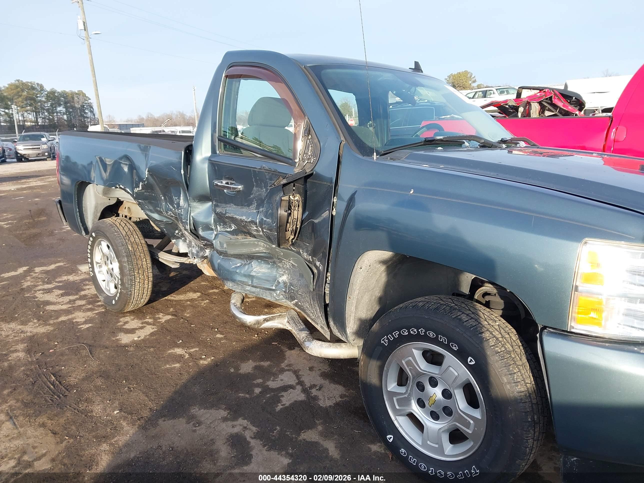 CHEVROLET SILVERADO image 6