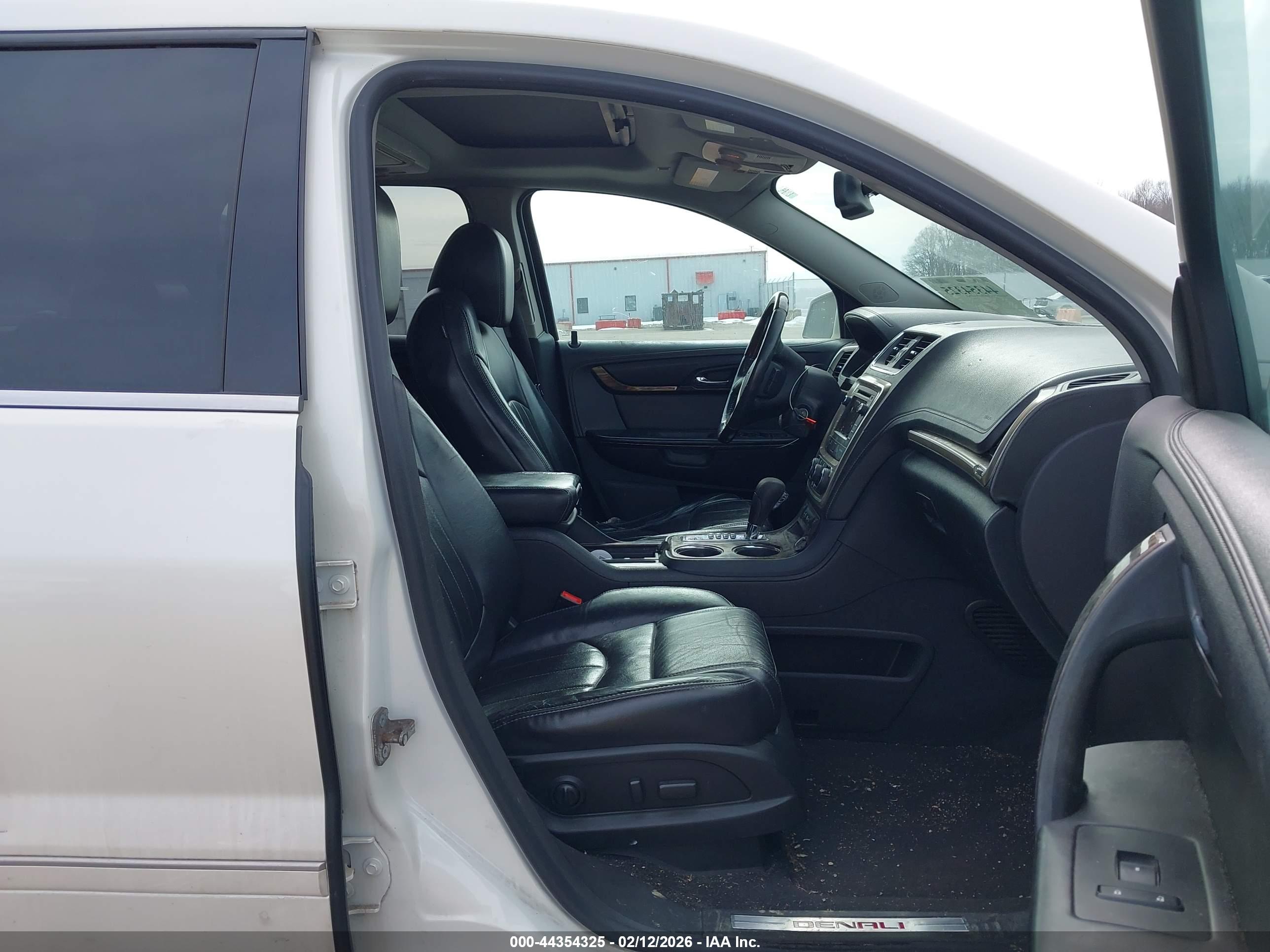 GMC ACADIA image 5