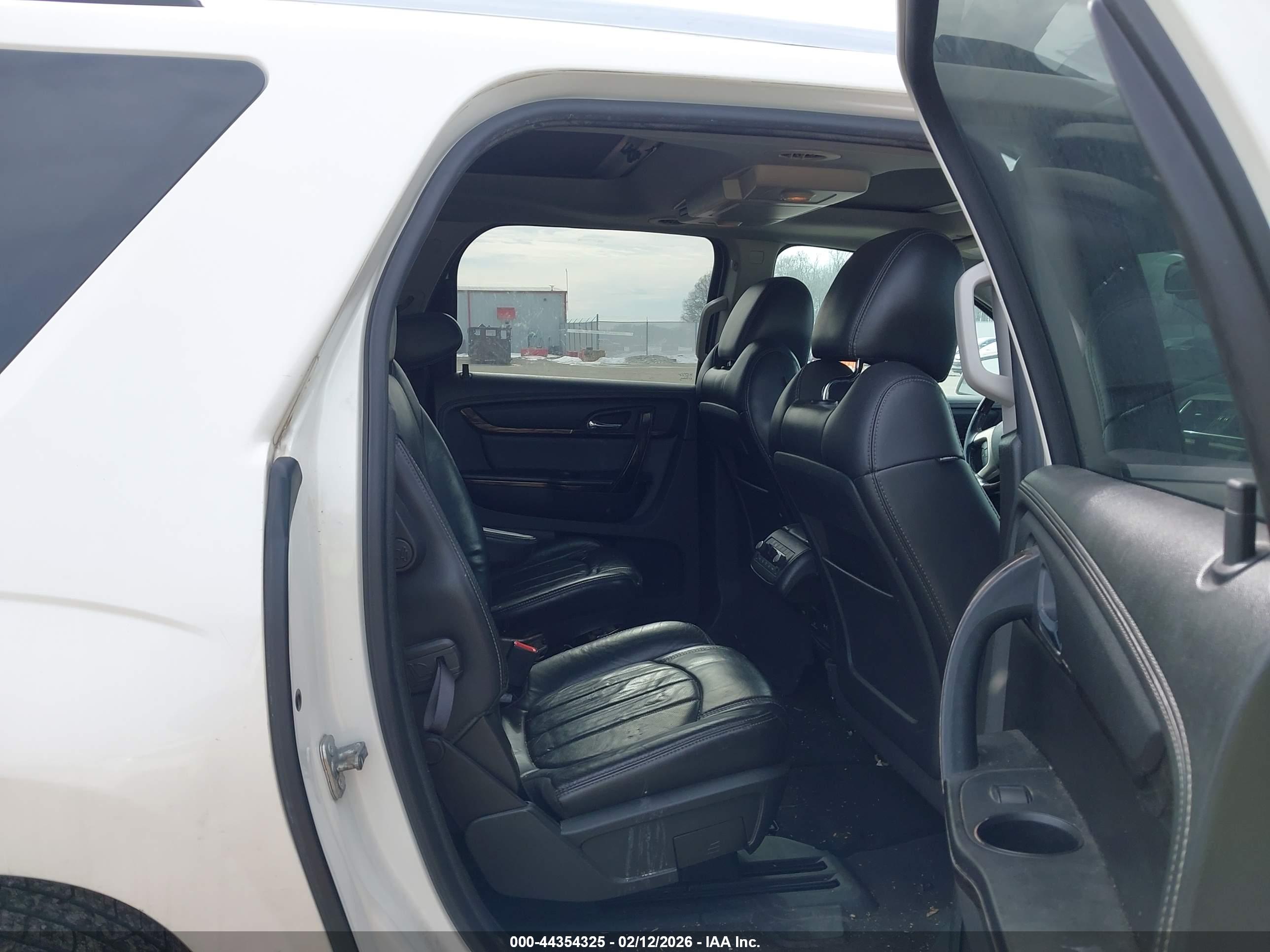 GMC ACADIA image 8