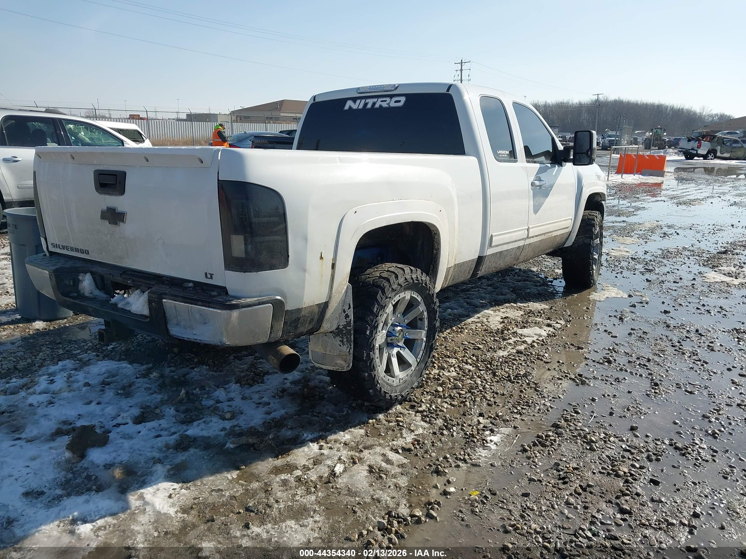 CHEVROLET SILVERADO image 4