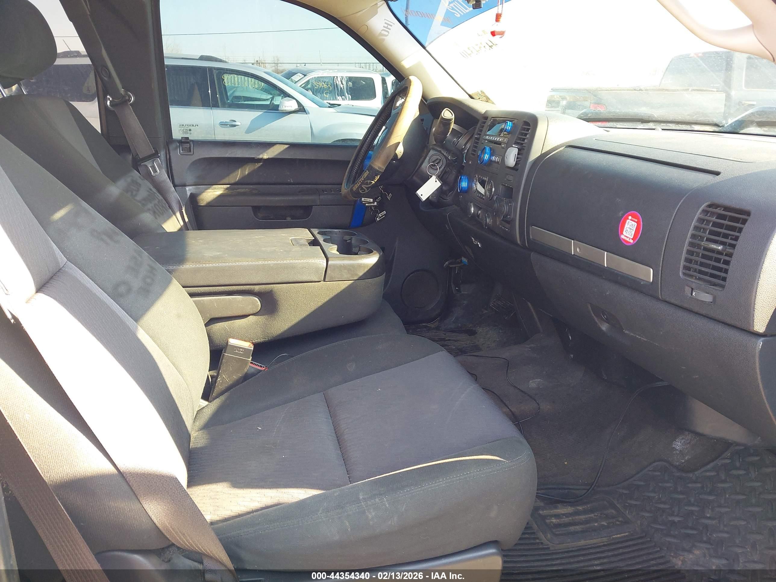 CHEVROLET SILVERADO image 5
