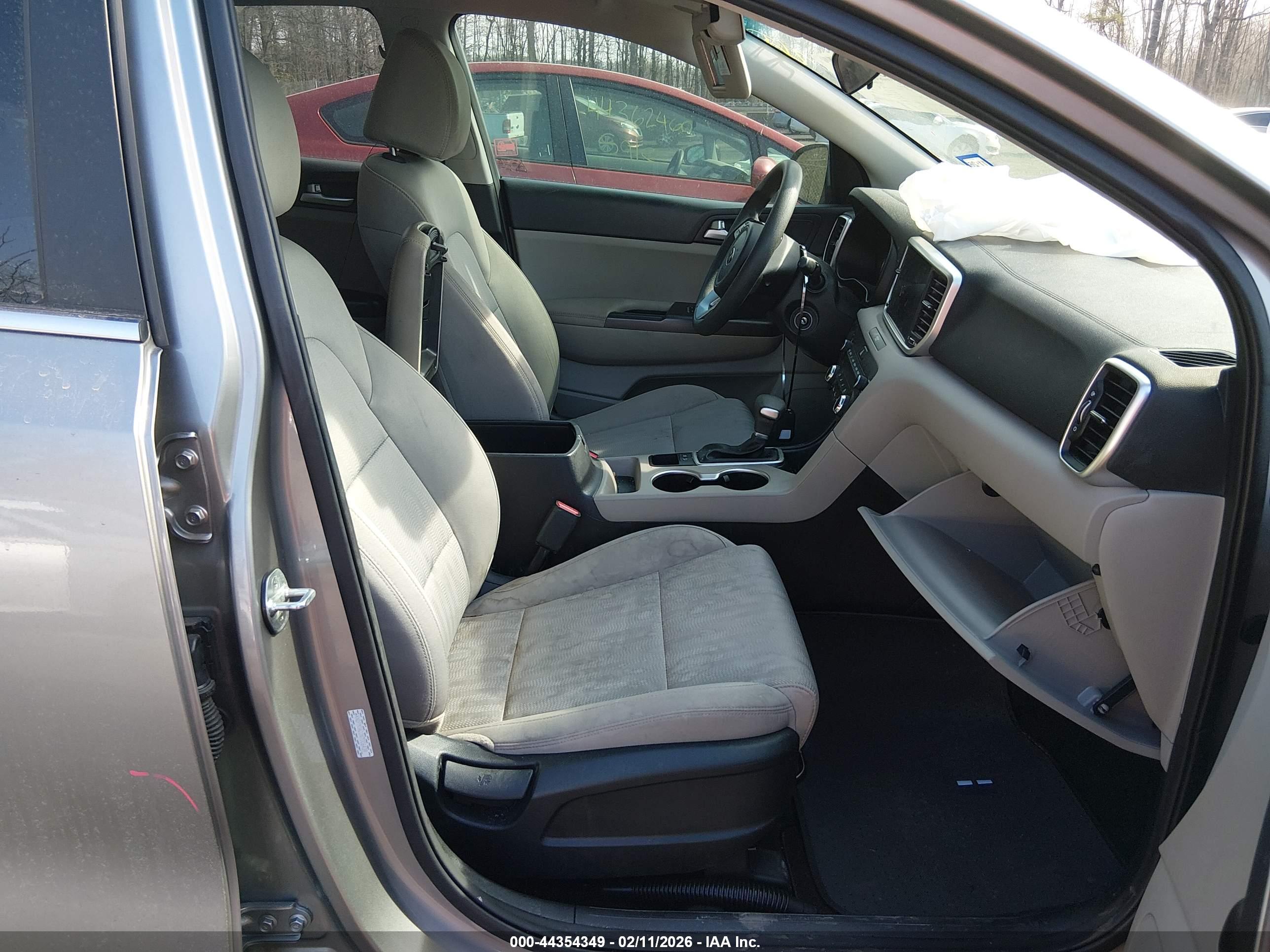 KIA SPORTAGE image 5
