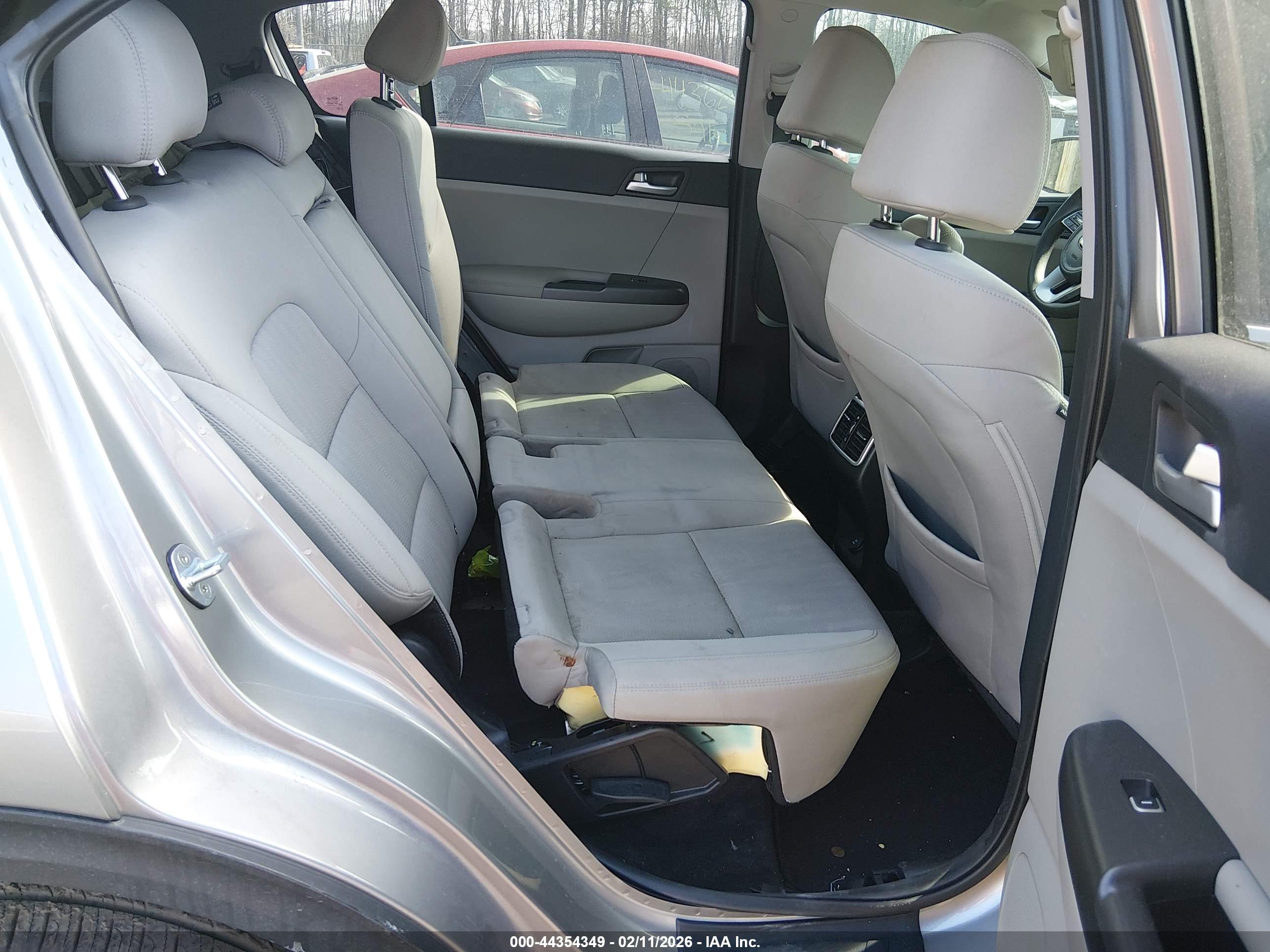 KIA SPORTAGE image 8