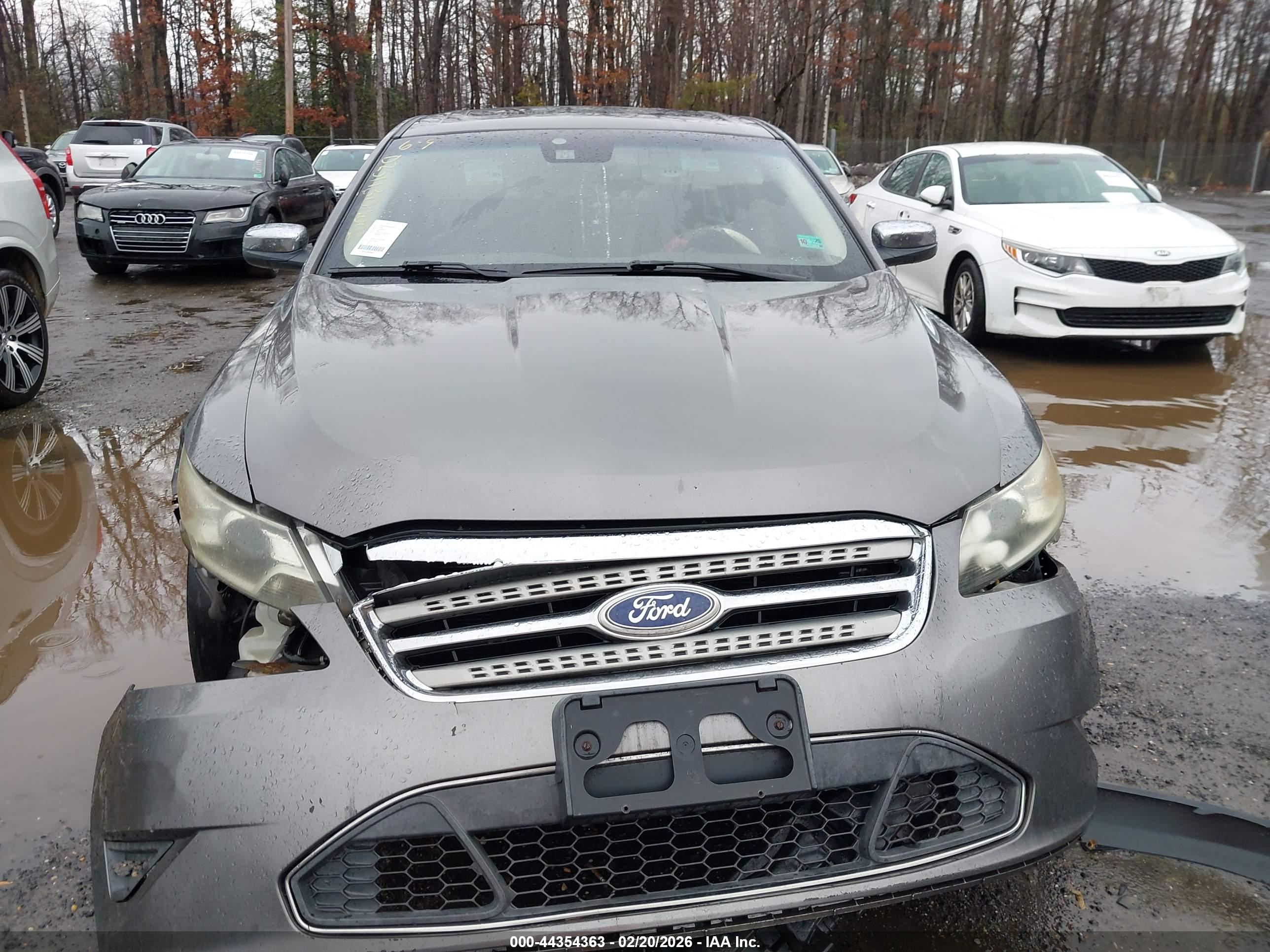 FORD TAURUS image 10