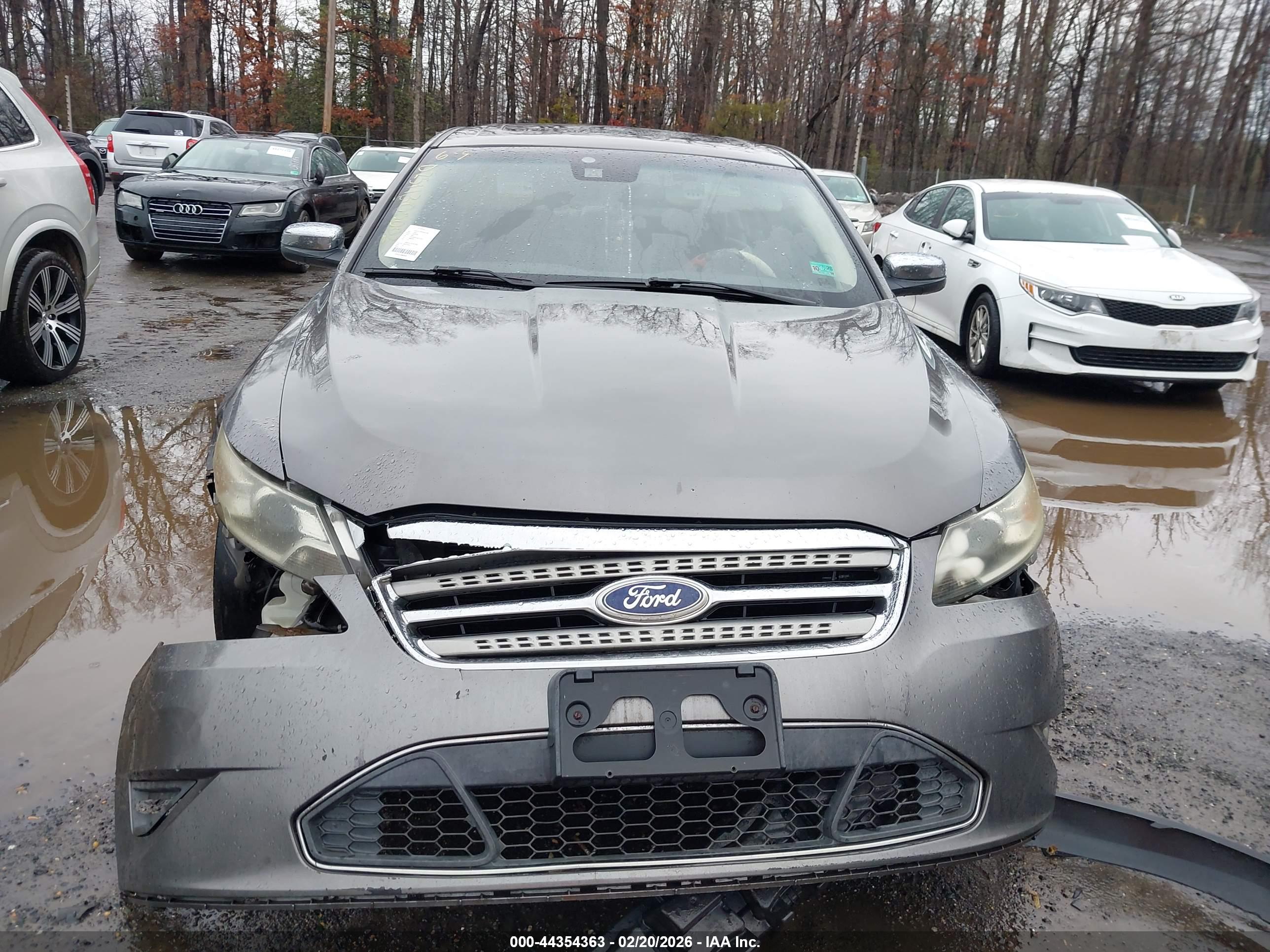 FORD TAURUS image 6
