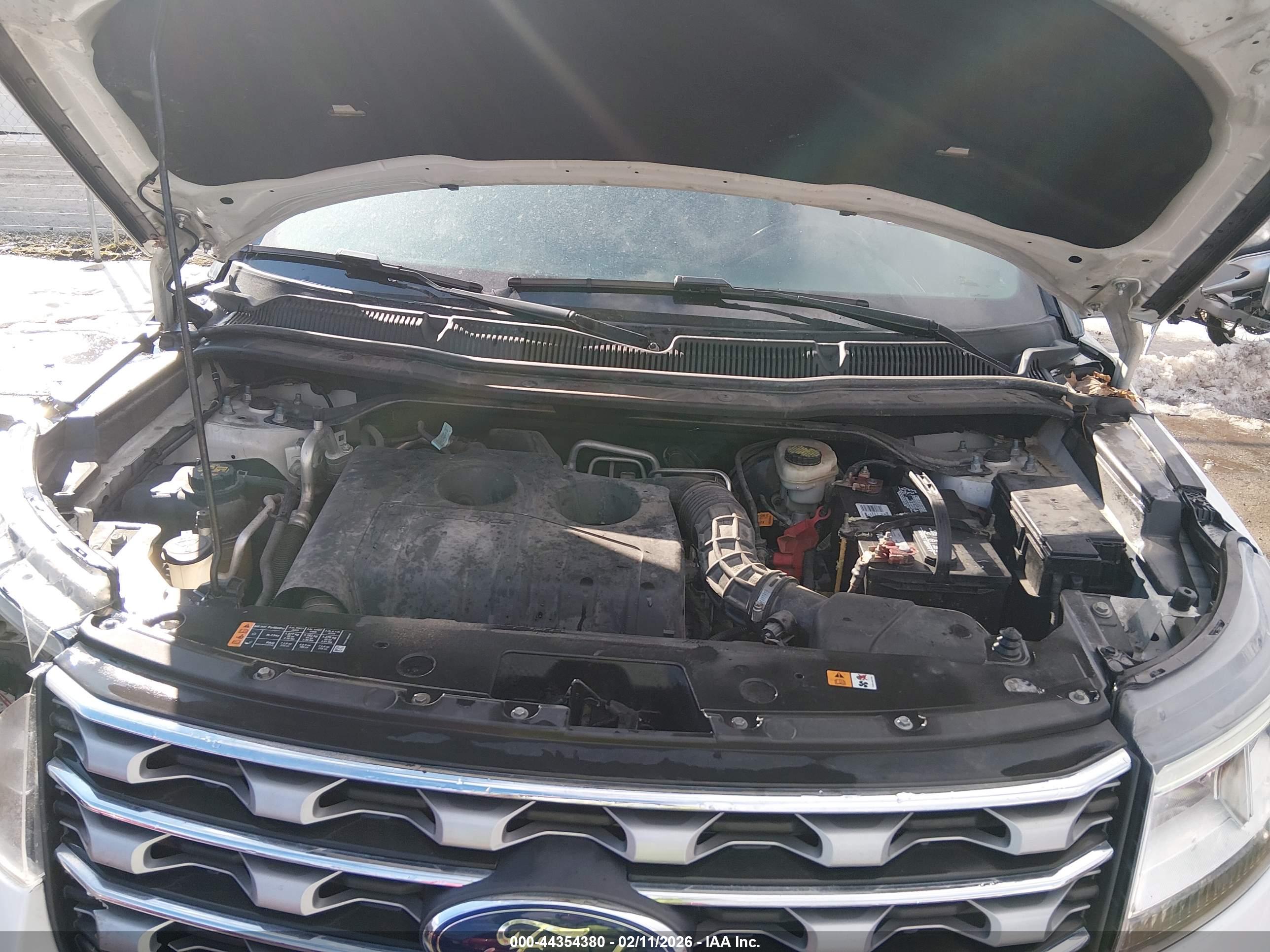 FORD EXPLORER image 10