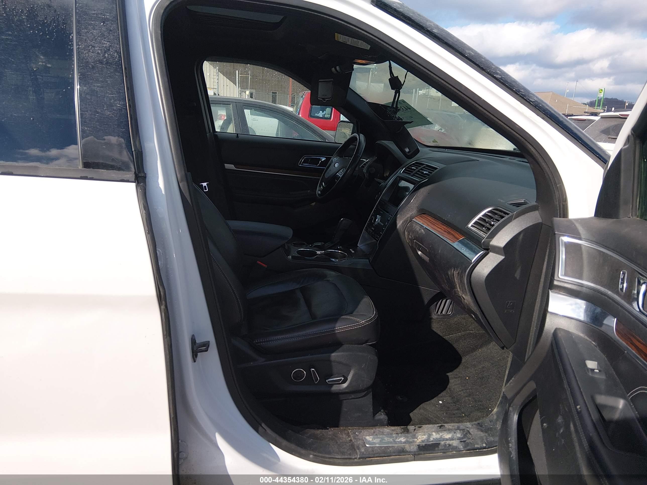 FORD EXPLORER image 5