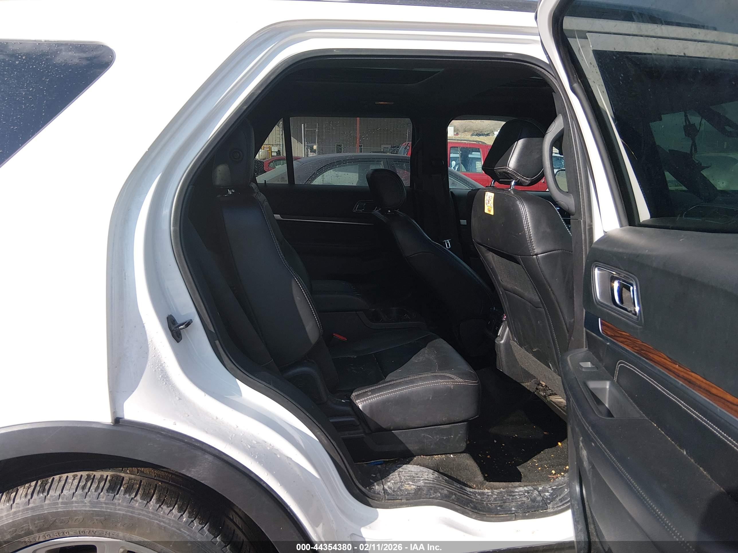 FORD EXPLORER image 8