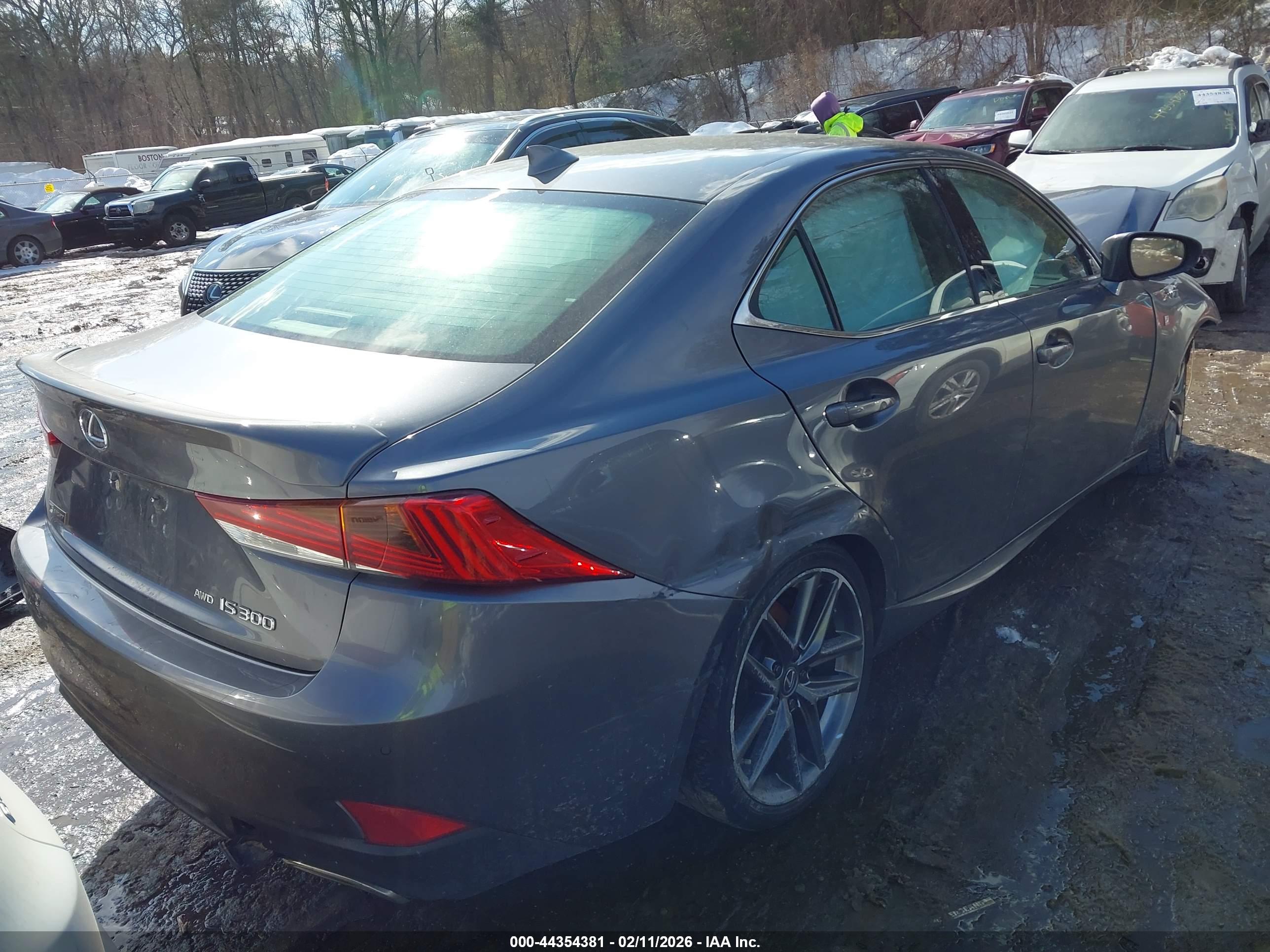 LEXUS IS image 4