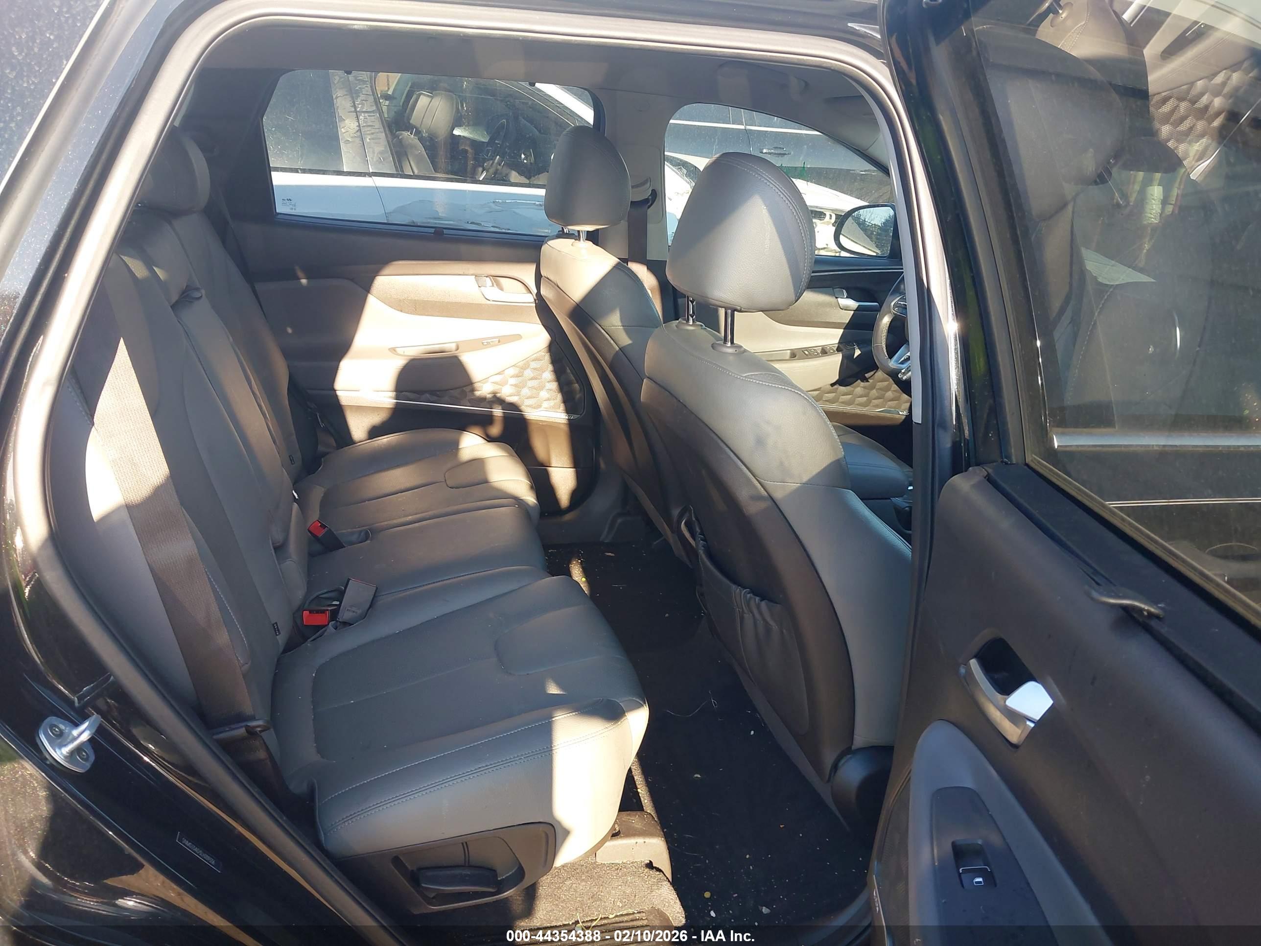 HYUNDAI SANTA image 8