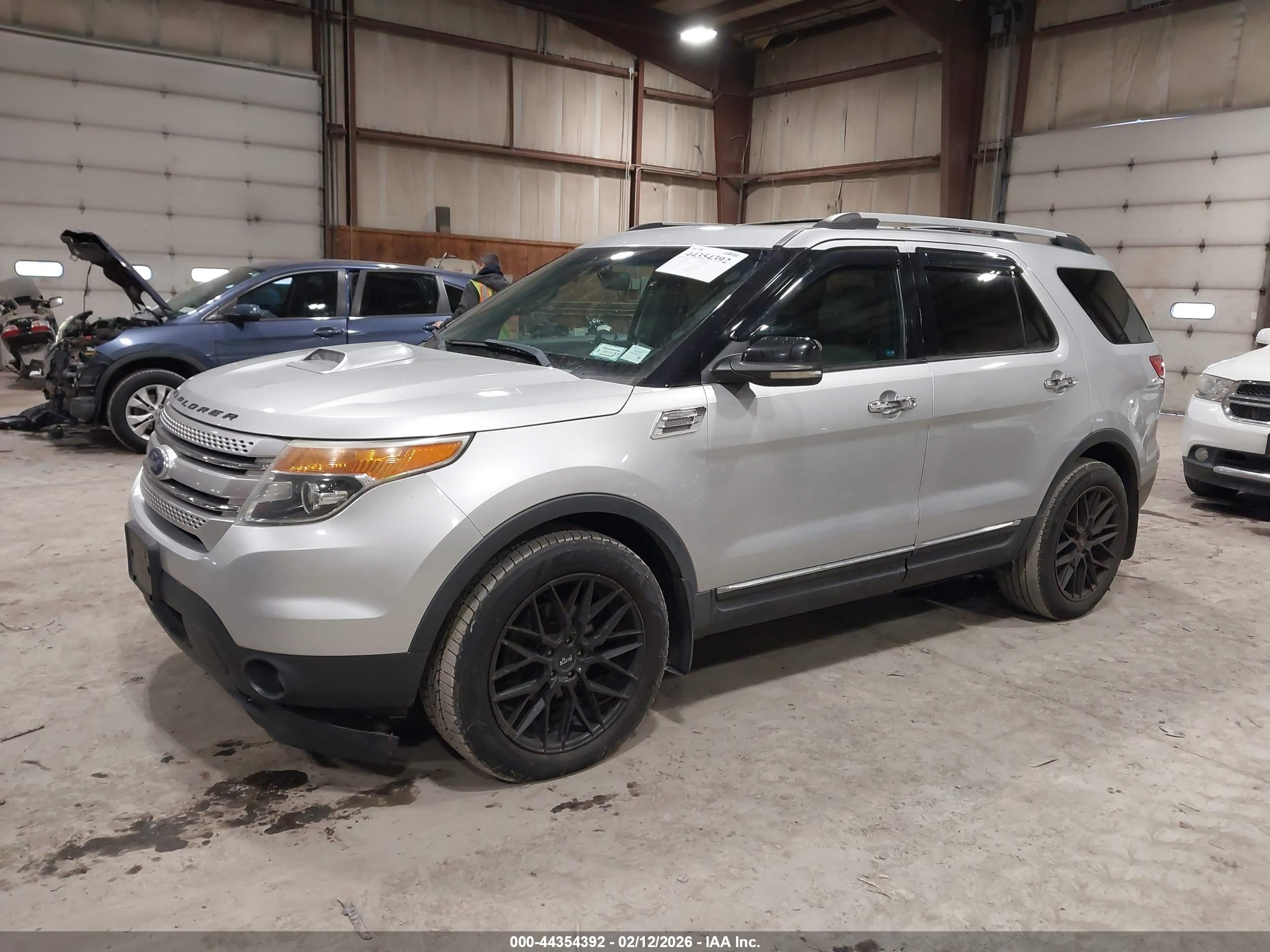 FORD EXPLORER image 2