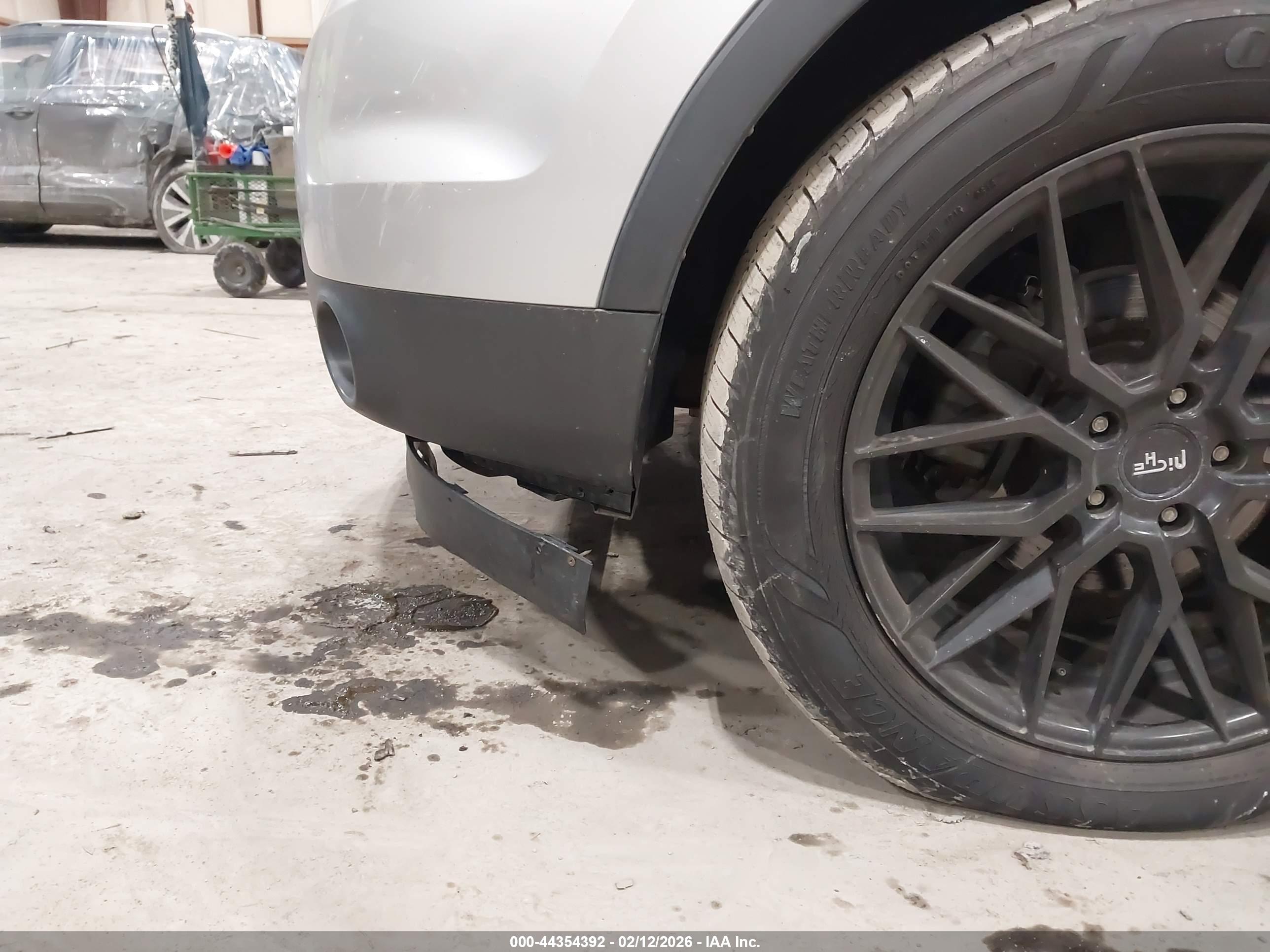 FORD EXPLORER image 6