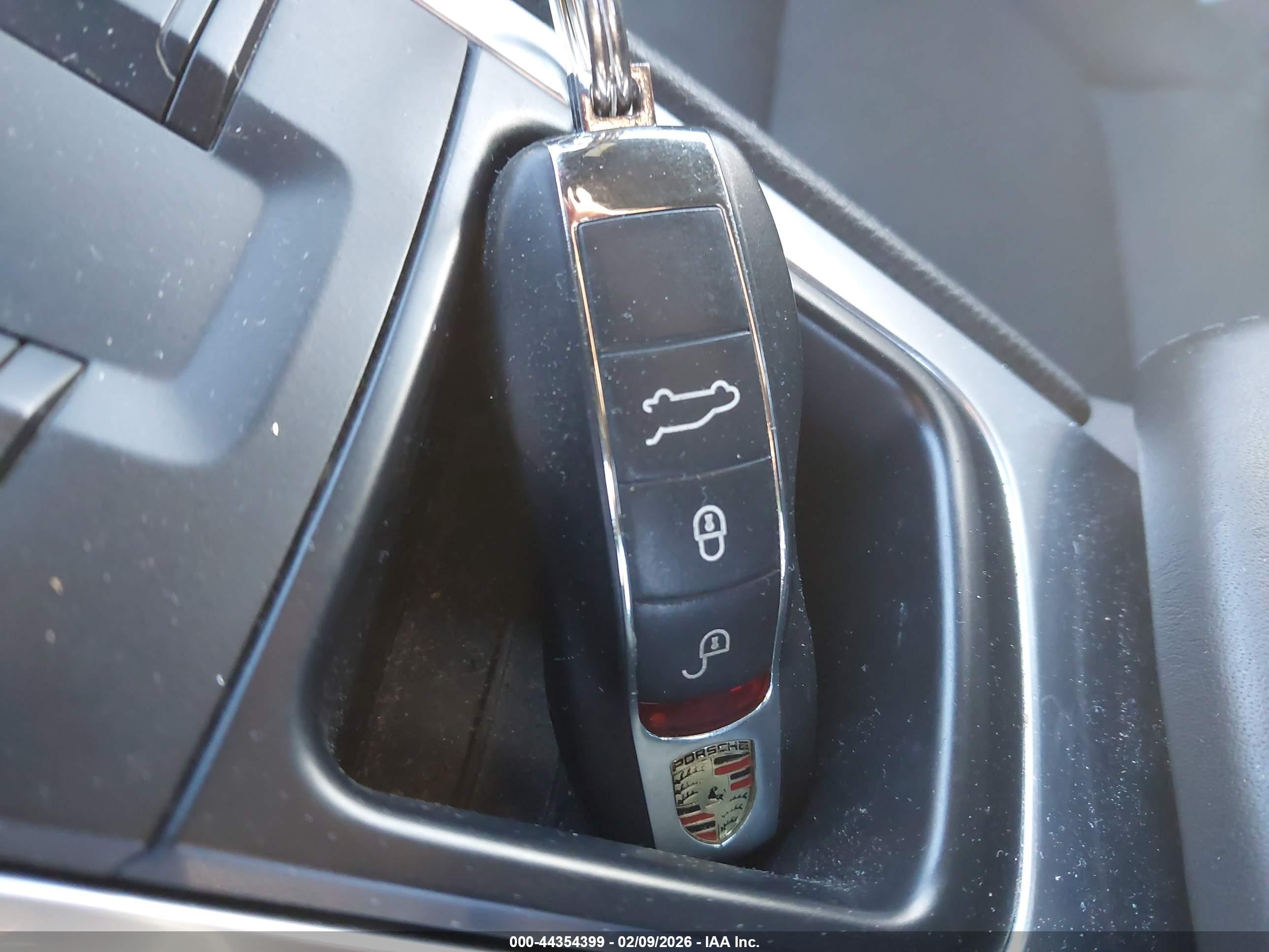 PORSCHE 718 image 11