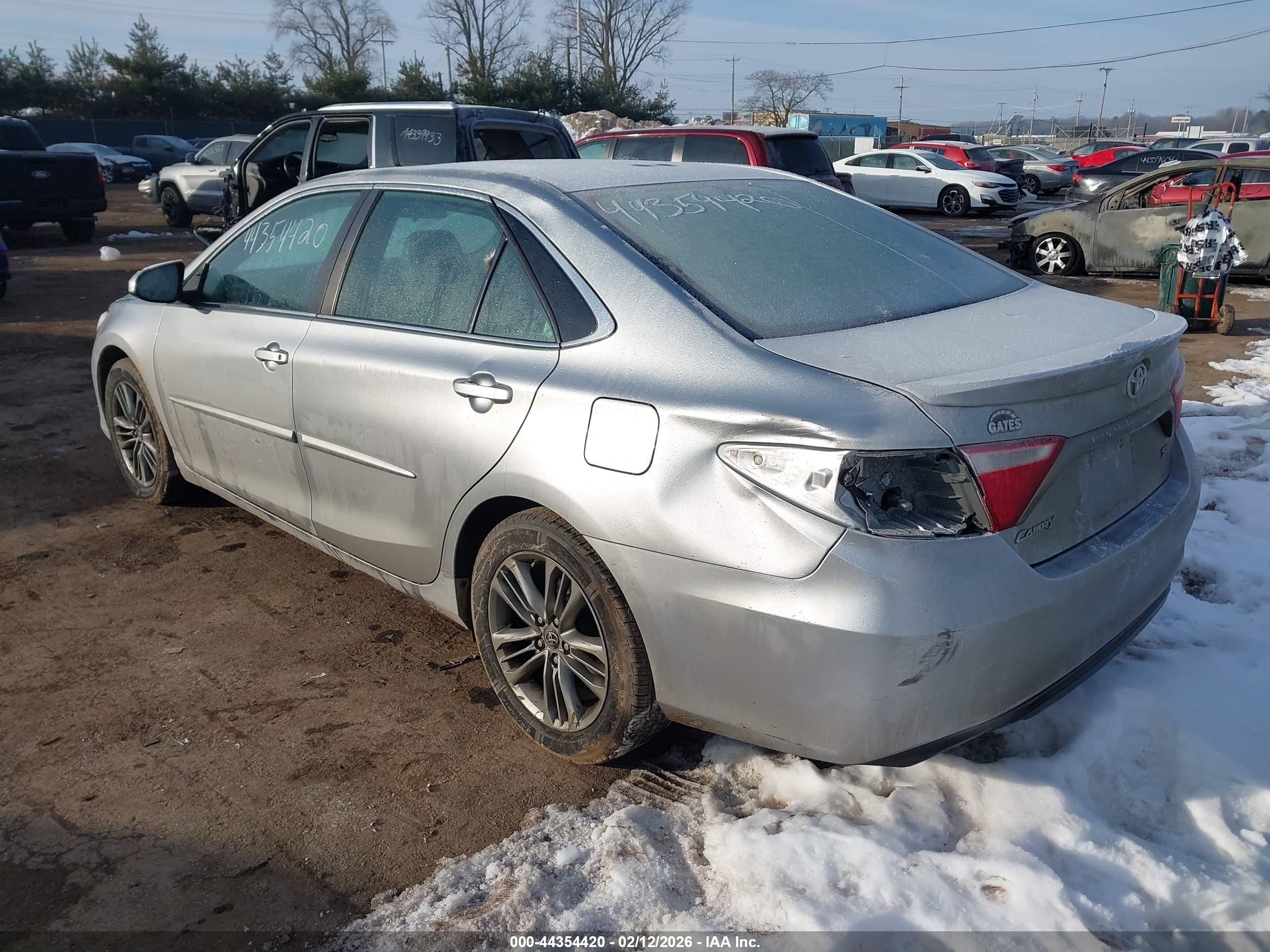 TOYOTA CAMRY image 3