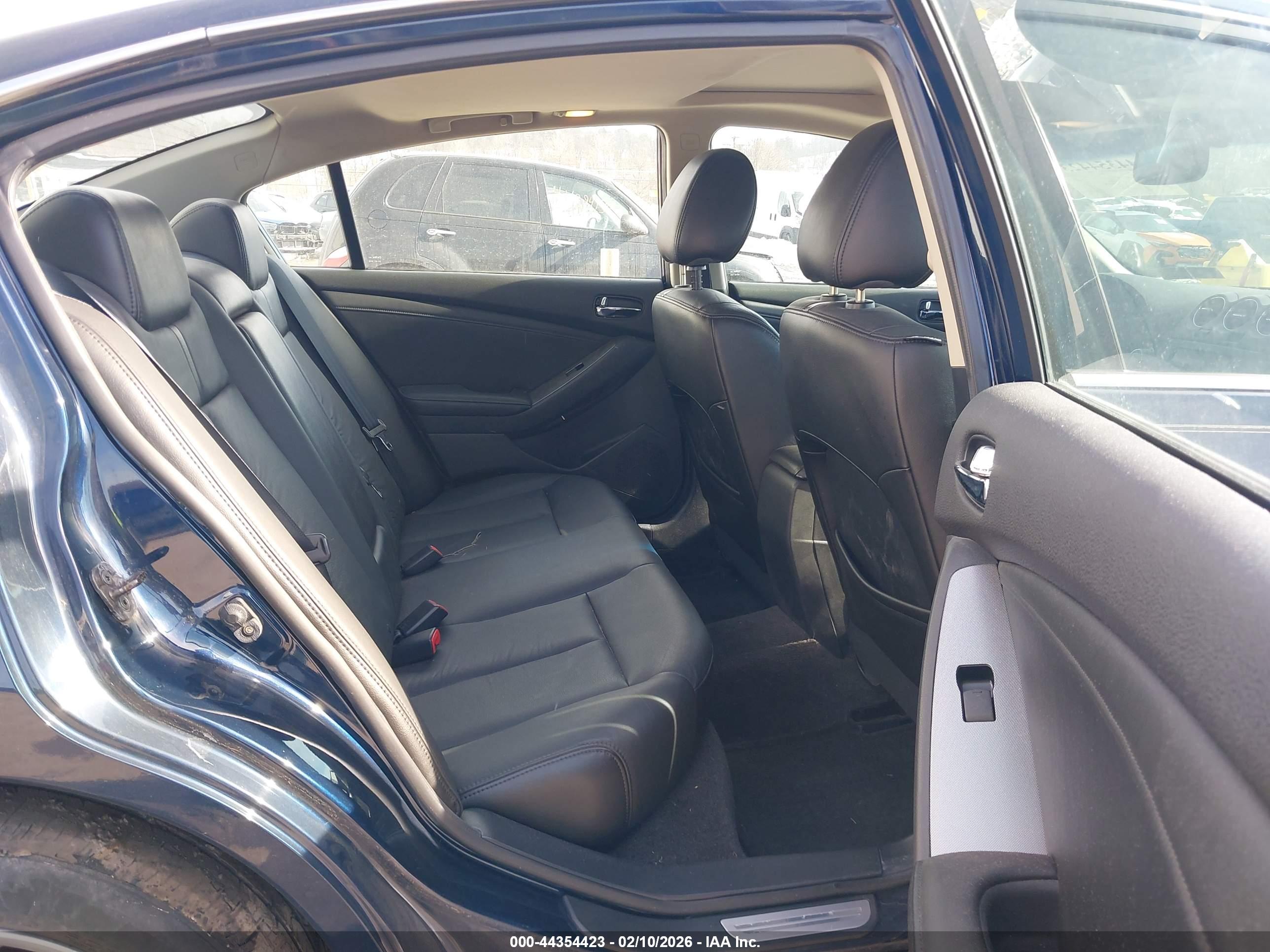 NISSAN ALTIMA image 8