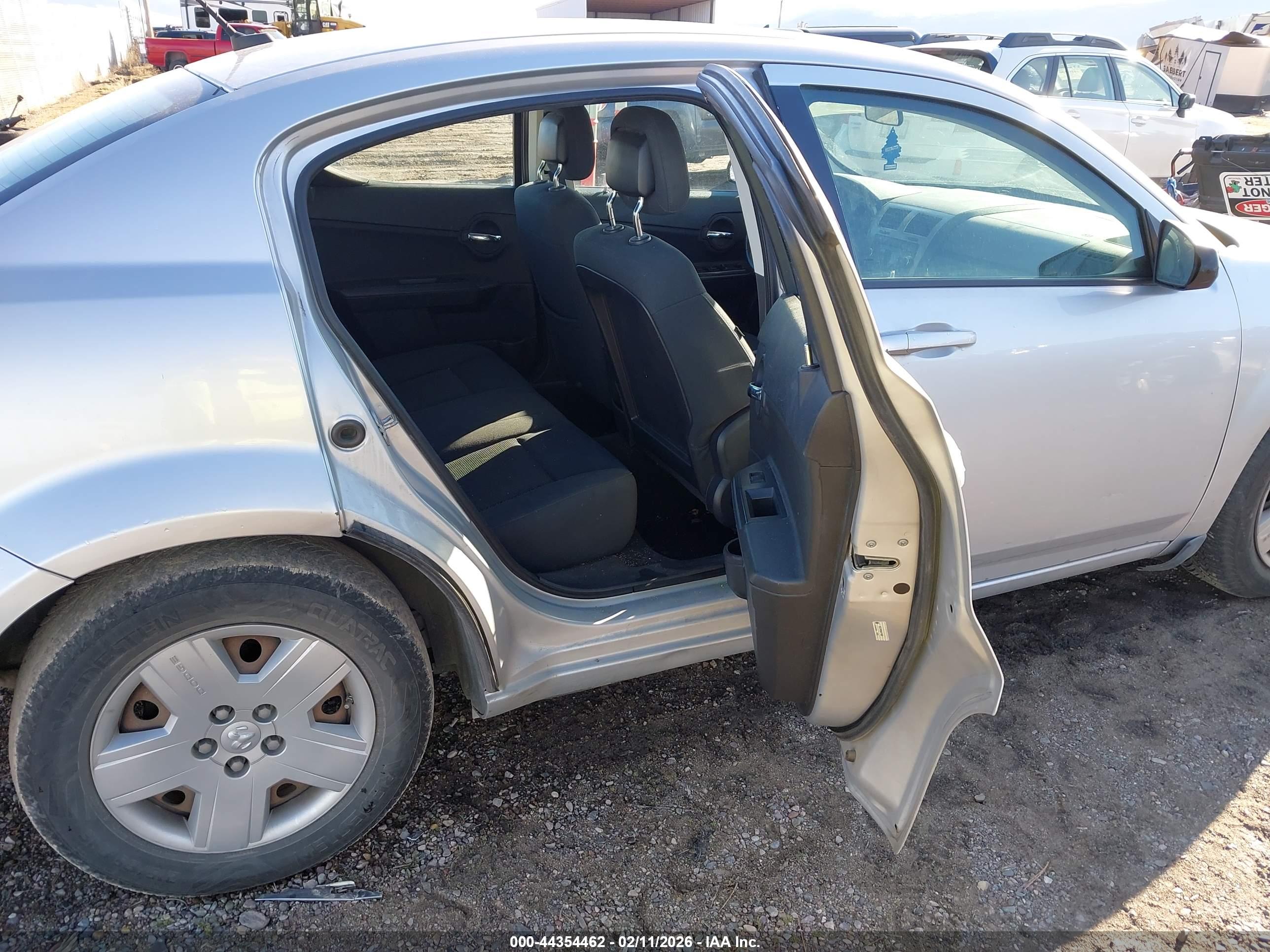 DODGE AVENGER image 8