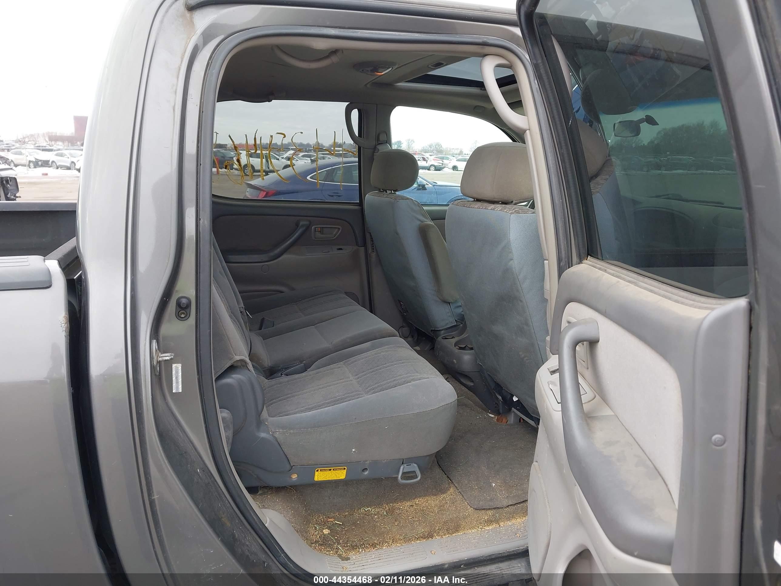 TOYOTA TUNDRA image 8