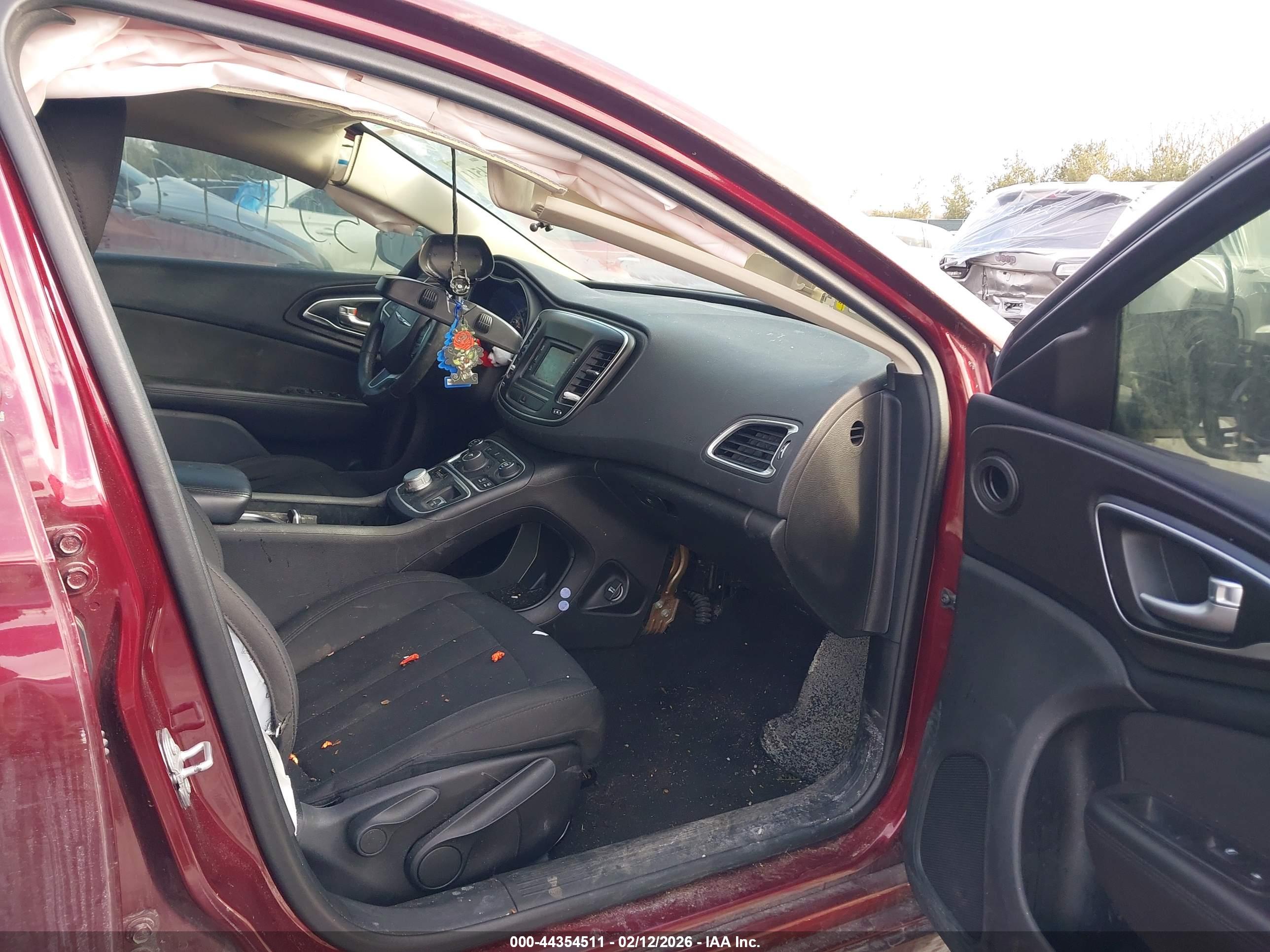 CHRYSLER 200 image 5