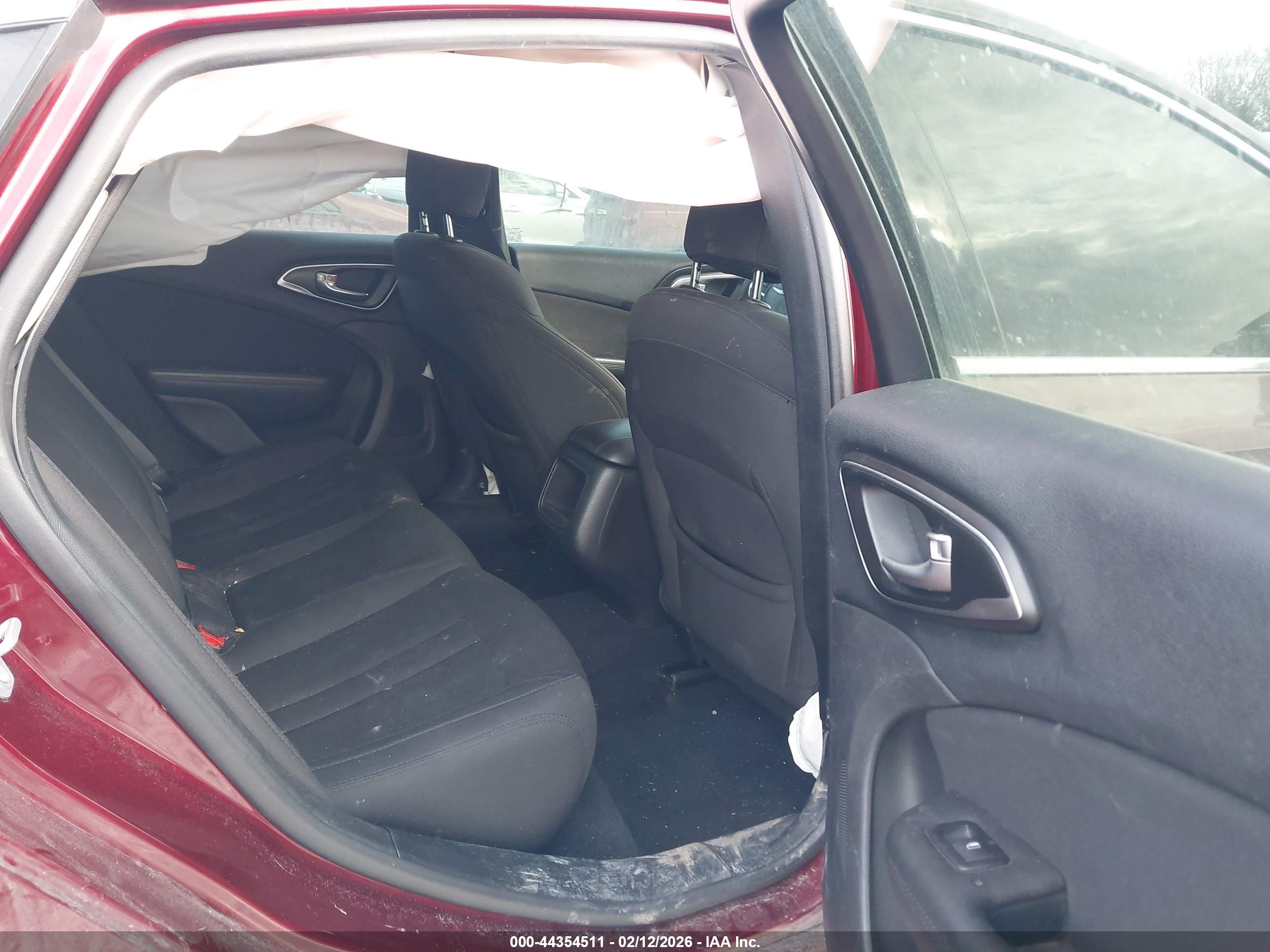CHRYSLER 200 image 8