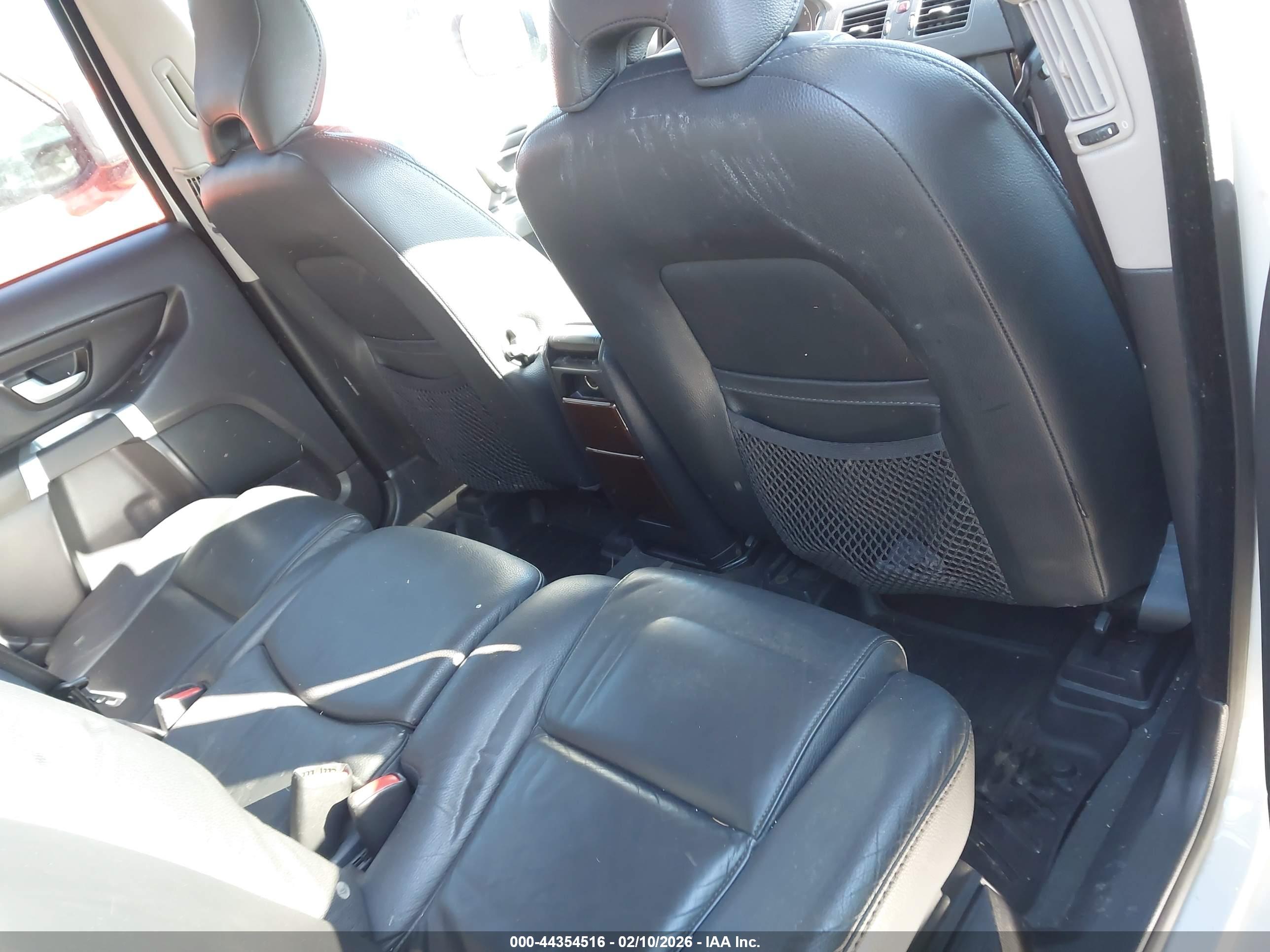 VOLVO XC90 image 8