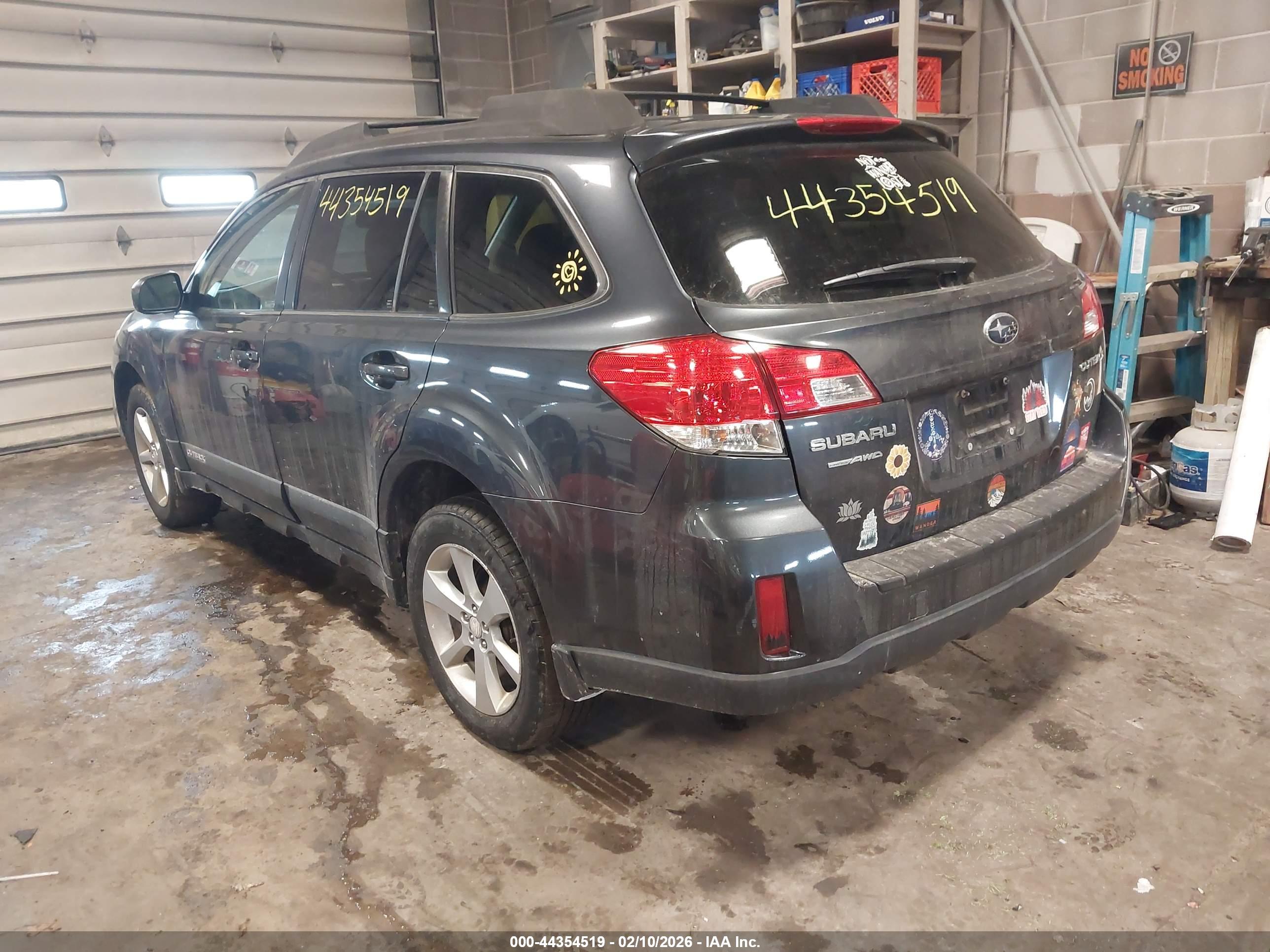 SUBARU OUTBACK image 3