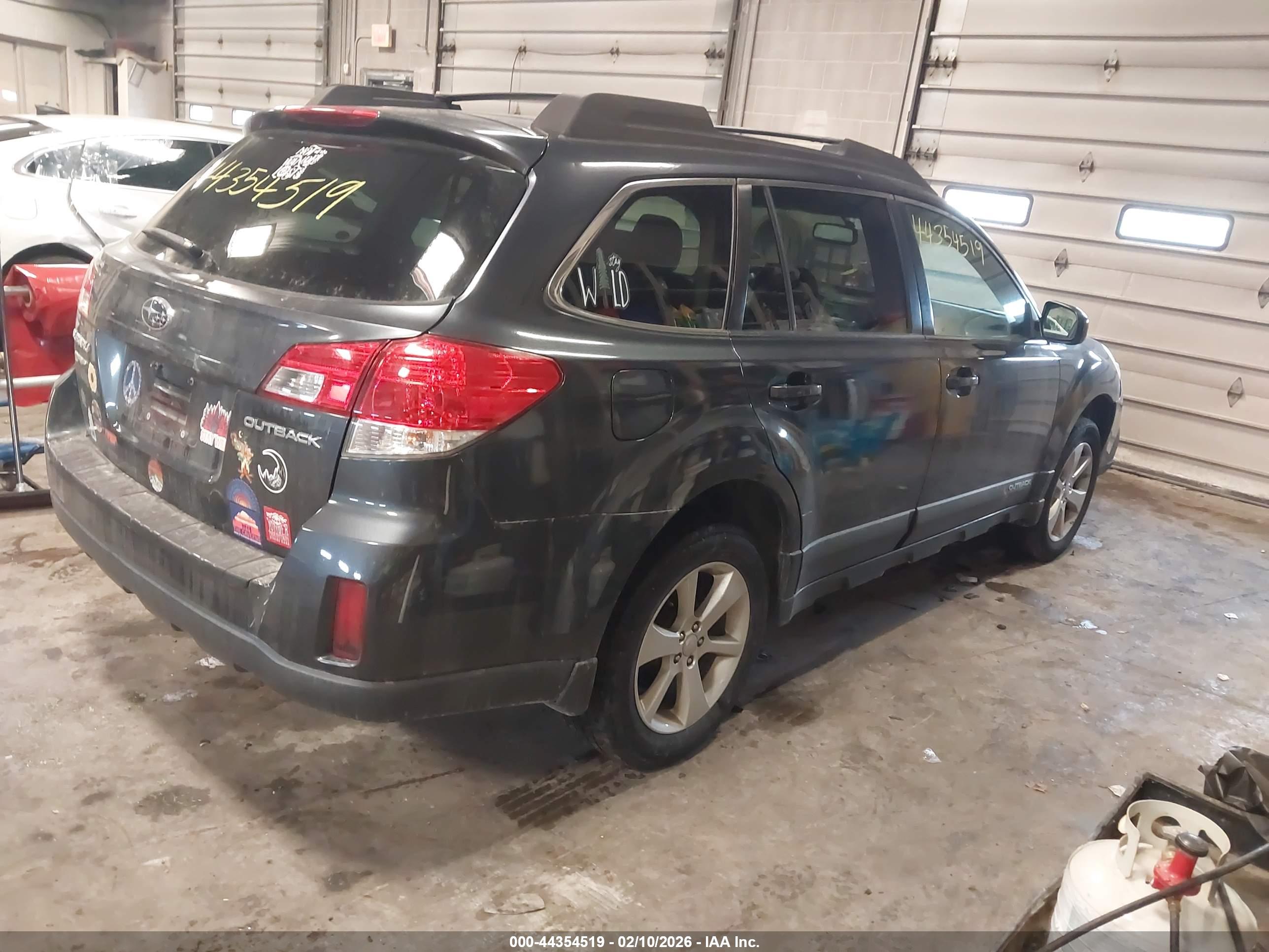 SUBARU OUTBACK image 4
