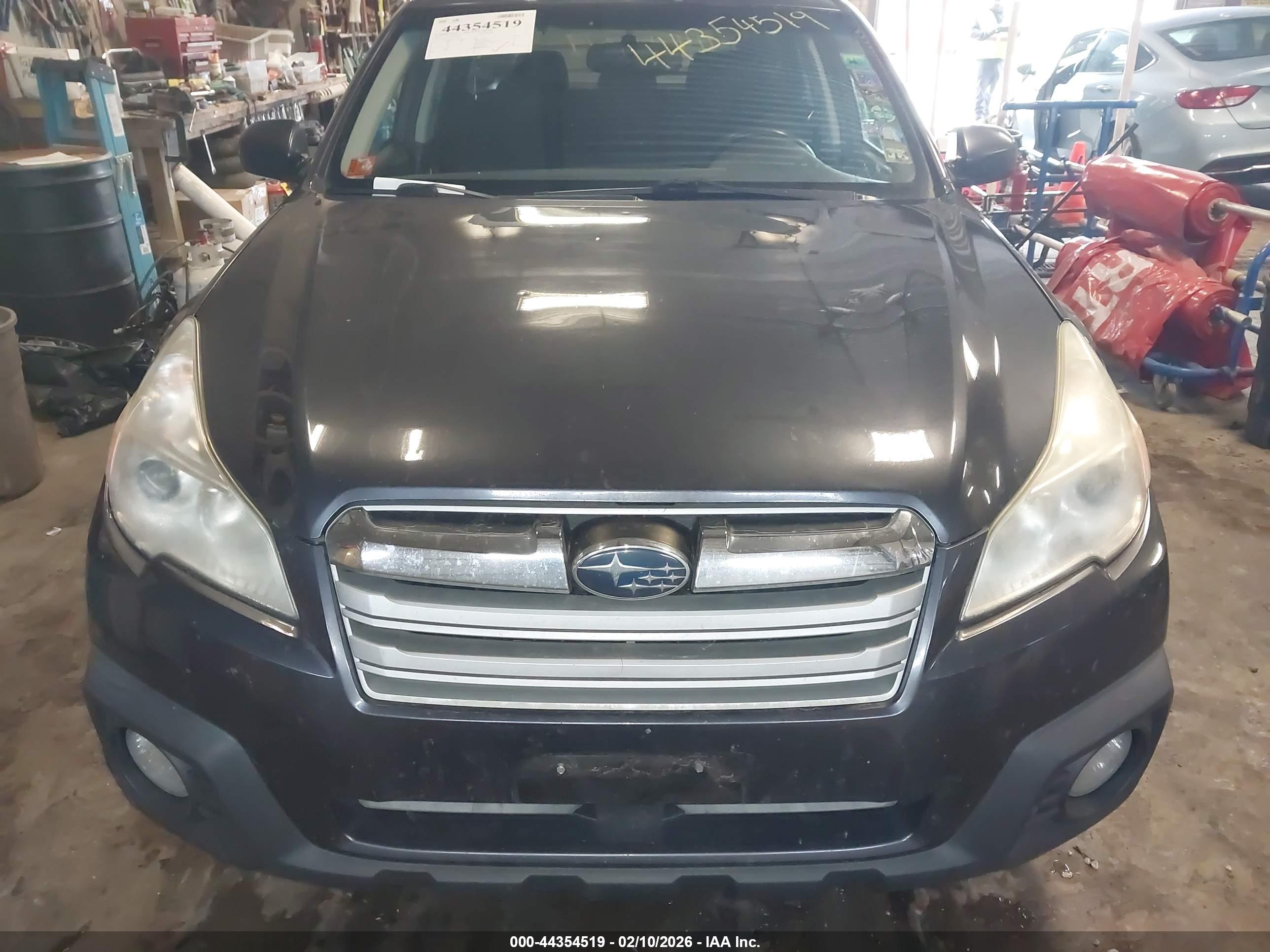 SUBARU OUTBACK image 6