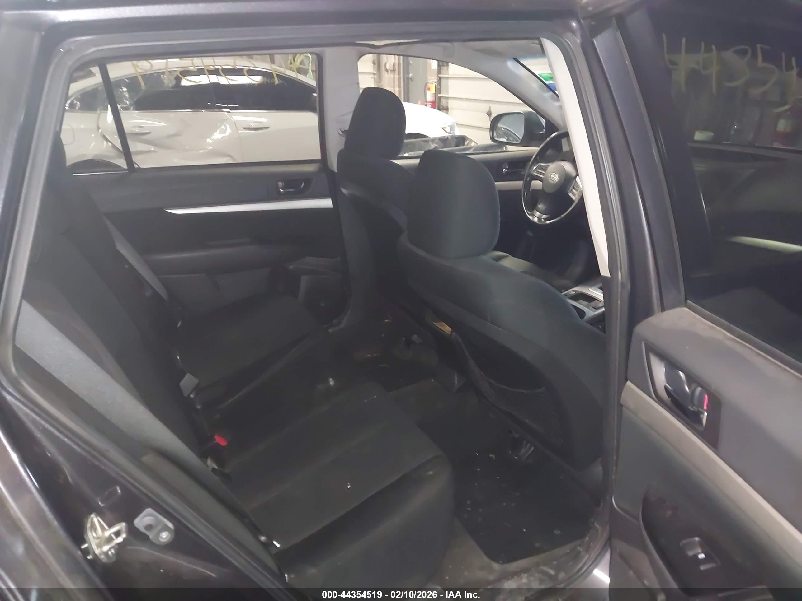 SUBARU OUTBACK image 8