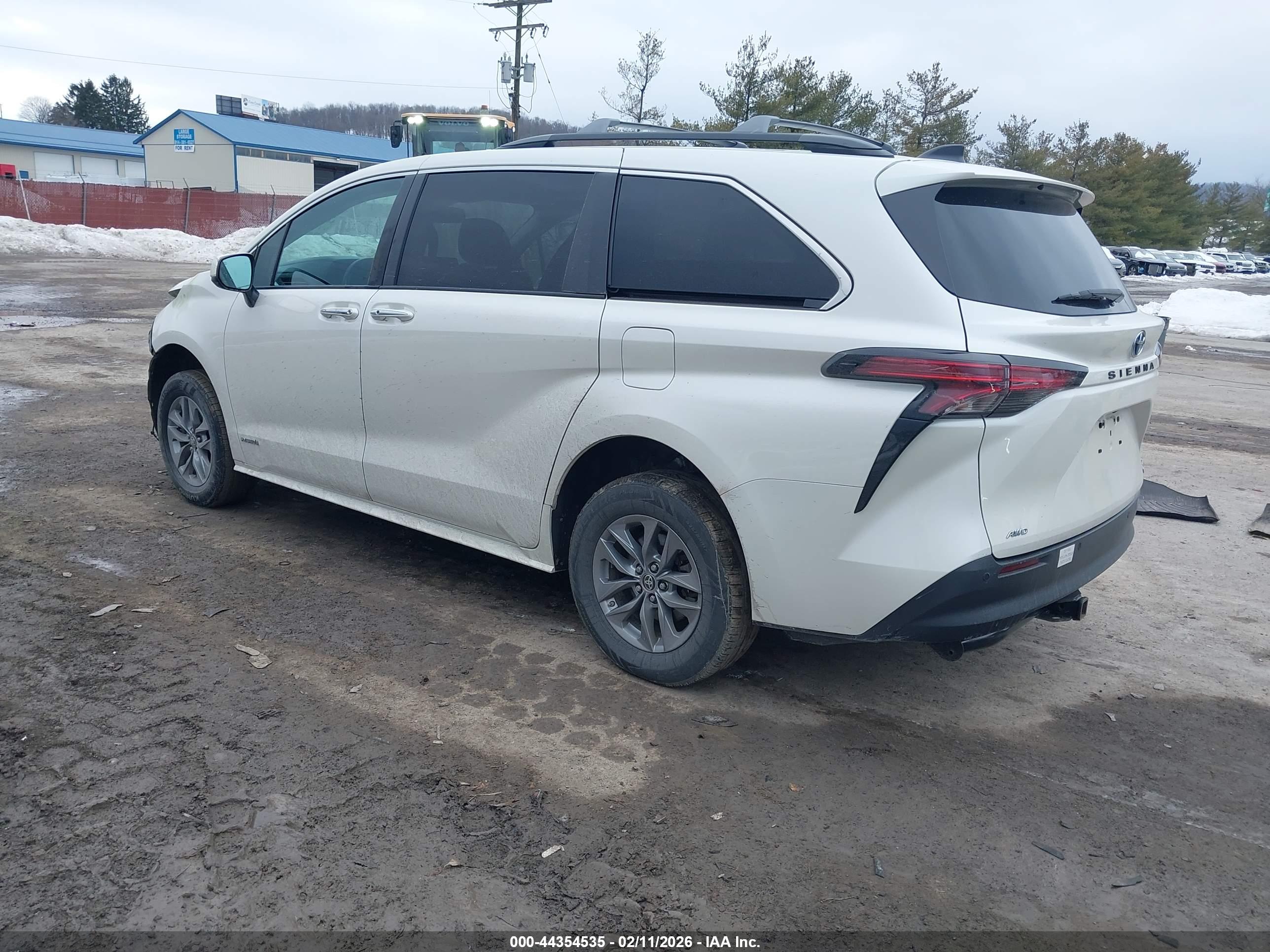 TOYOTA SIENNA image 3