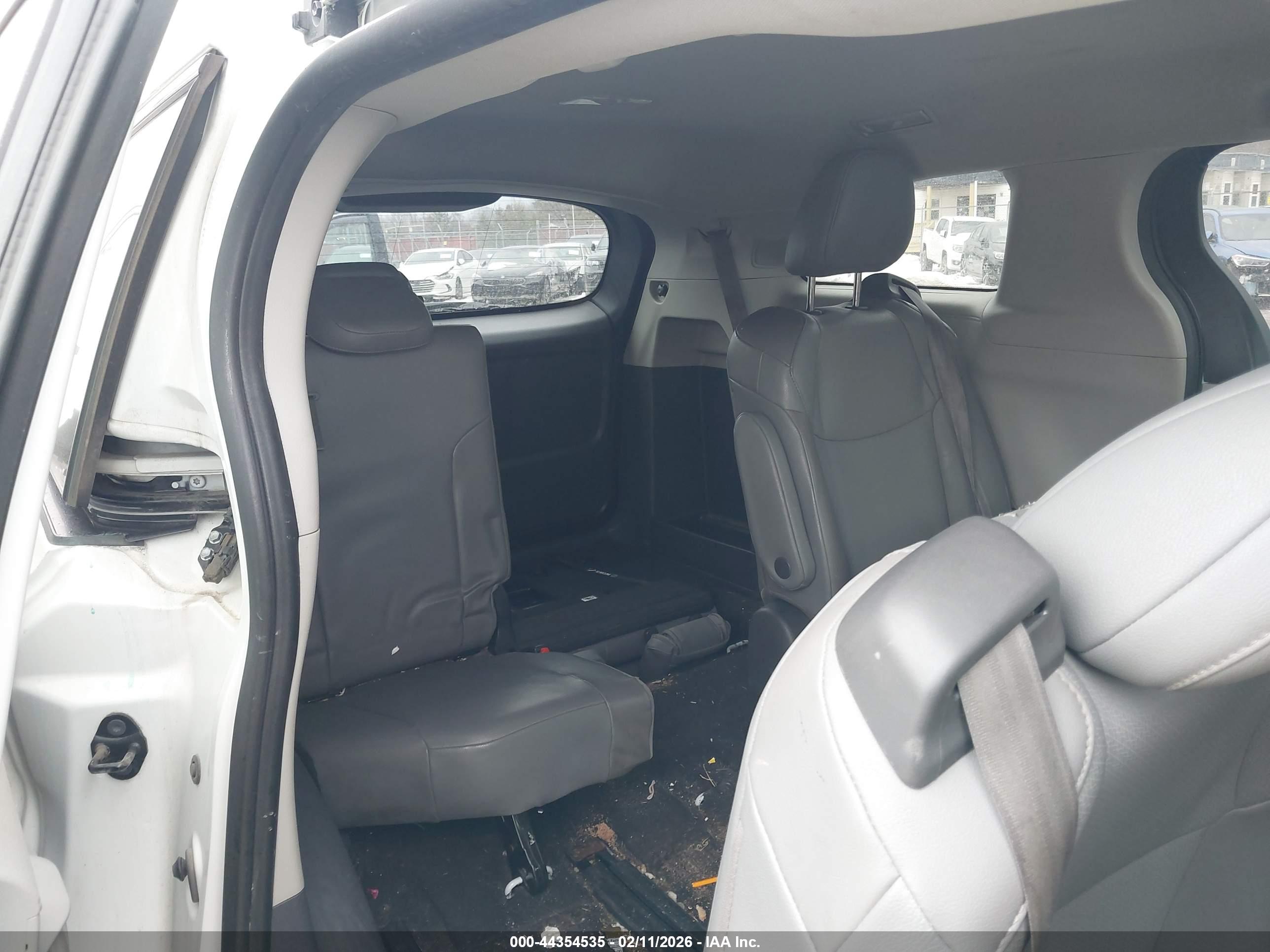 TOYOTA SIENNA image 8