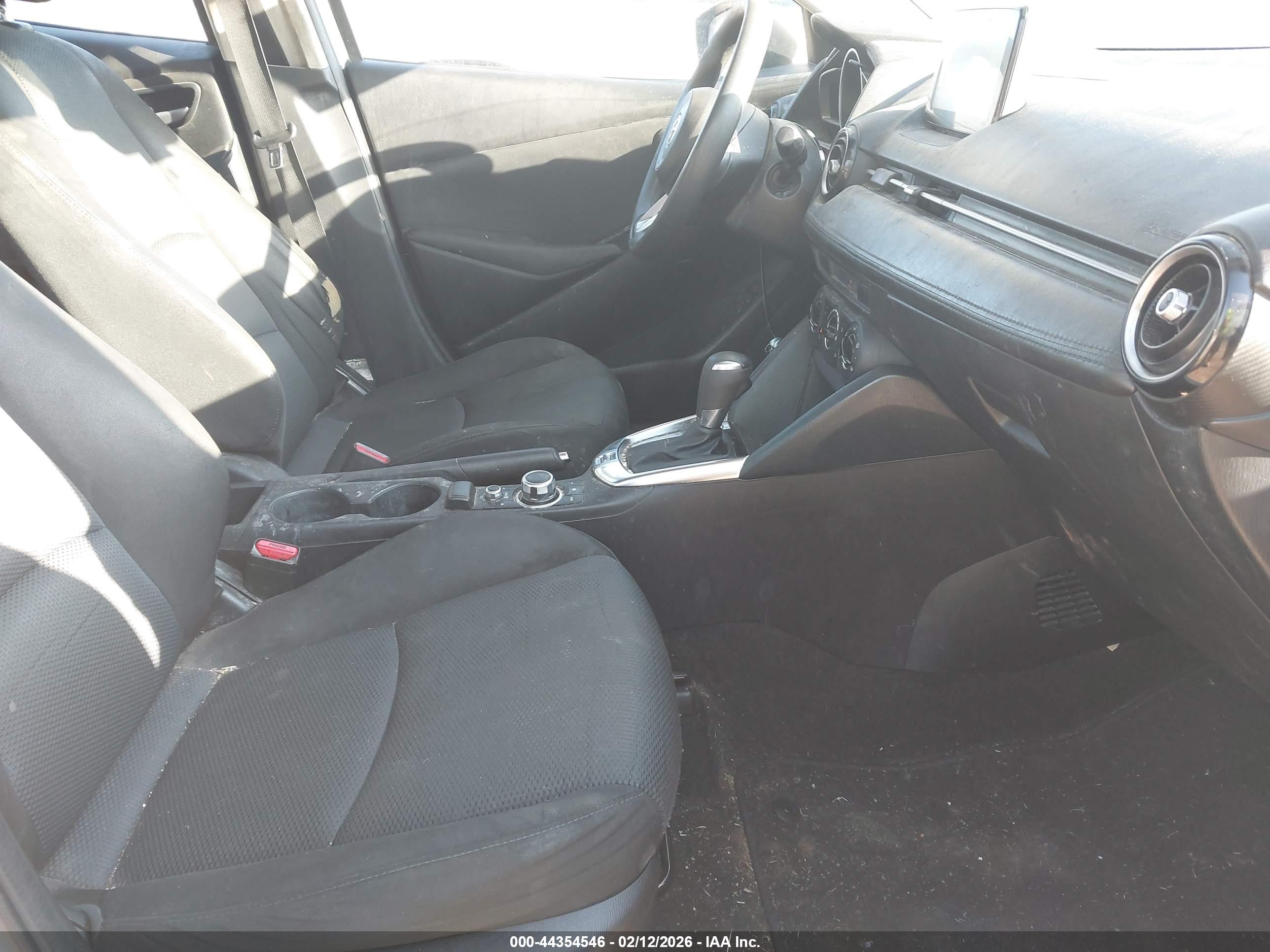 TOYOTA YARIS image 5