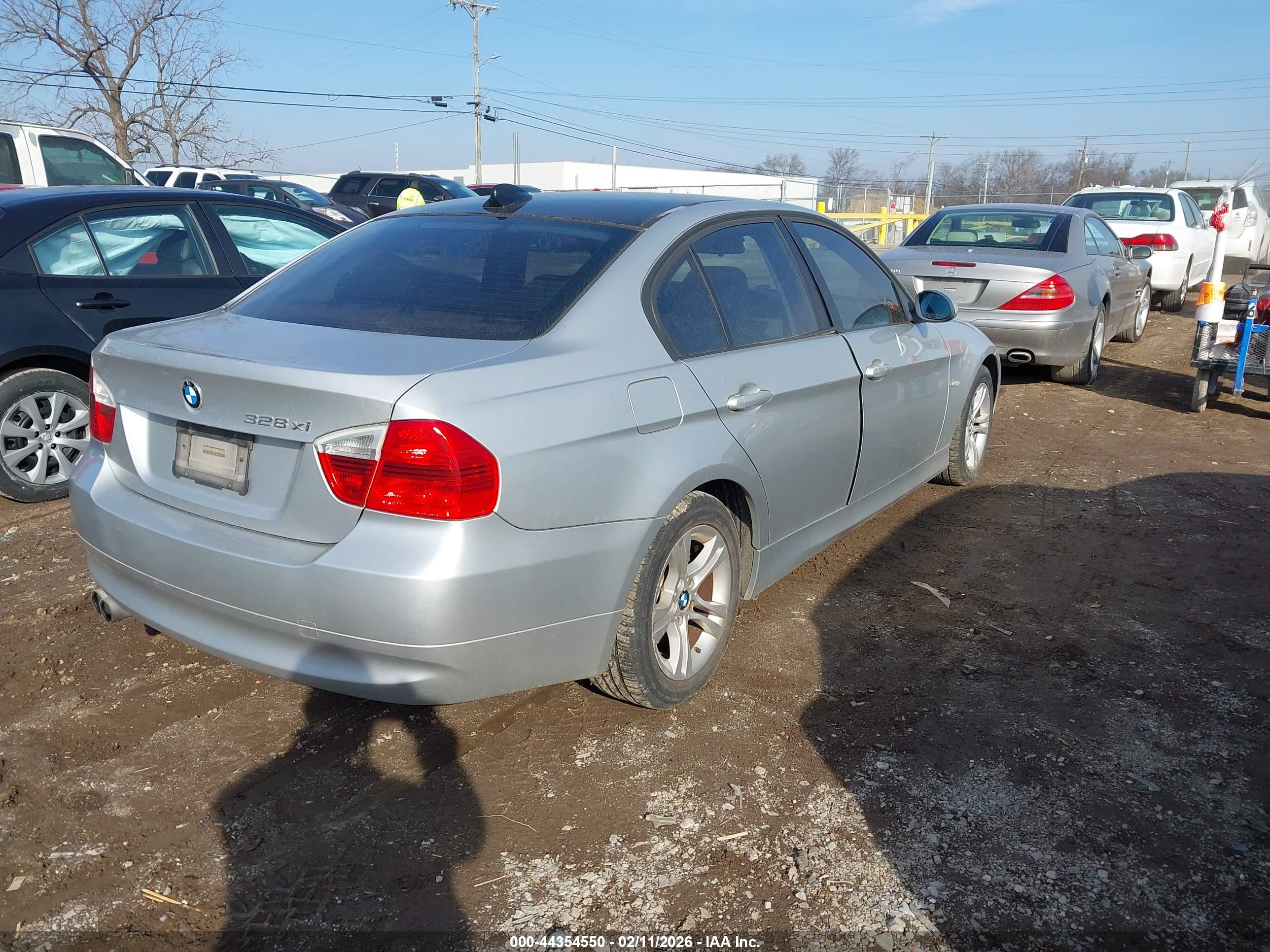 BMW 328XI image 4