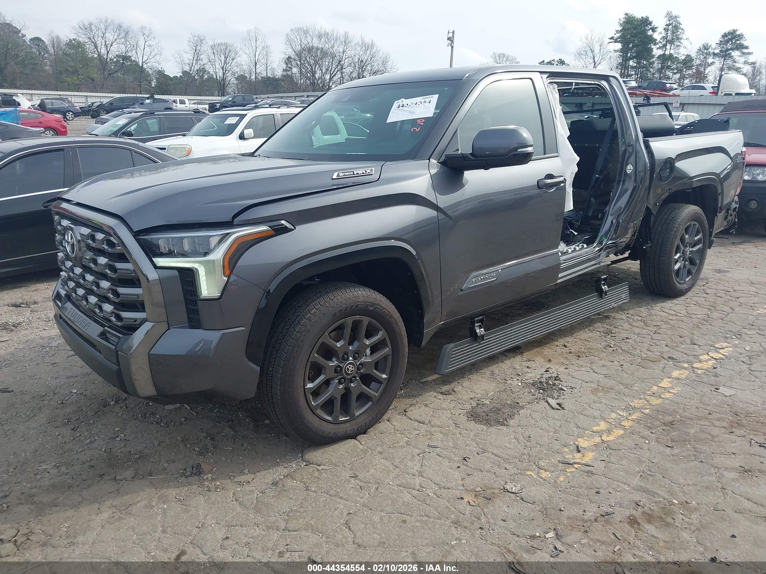 TOYOTA TUNDRA image 2